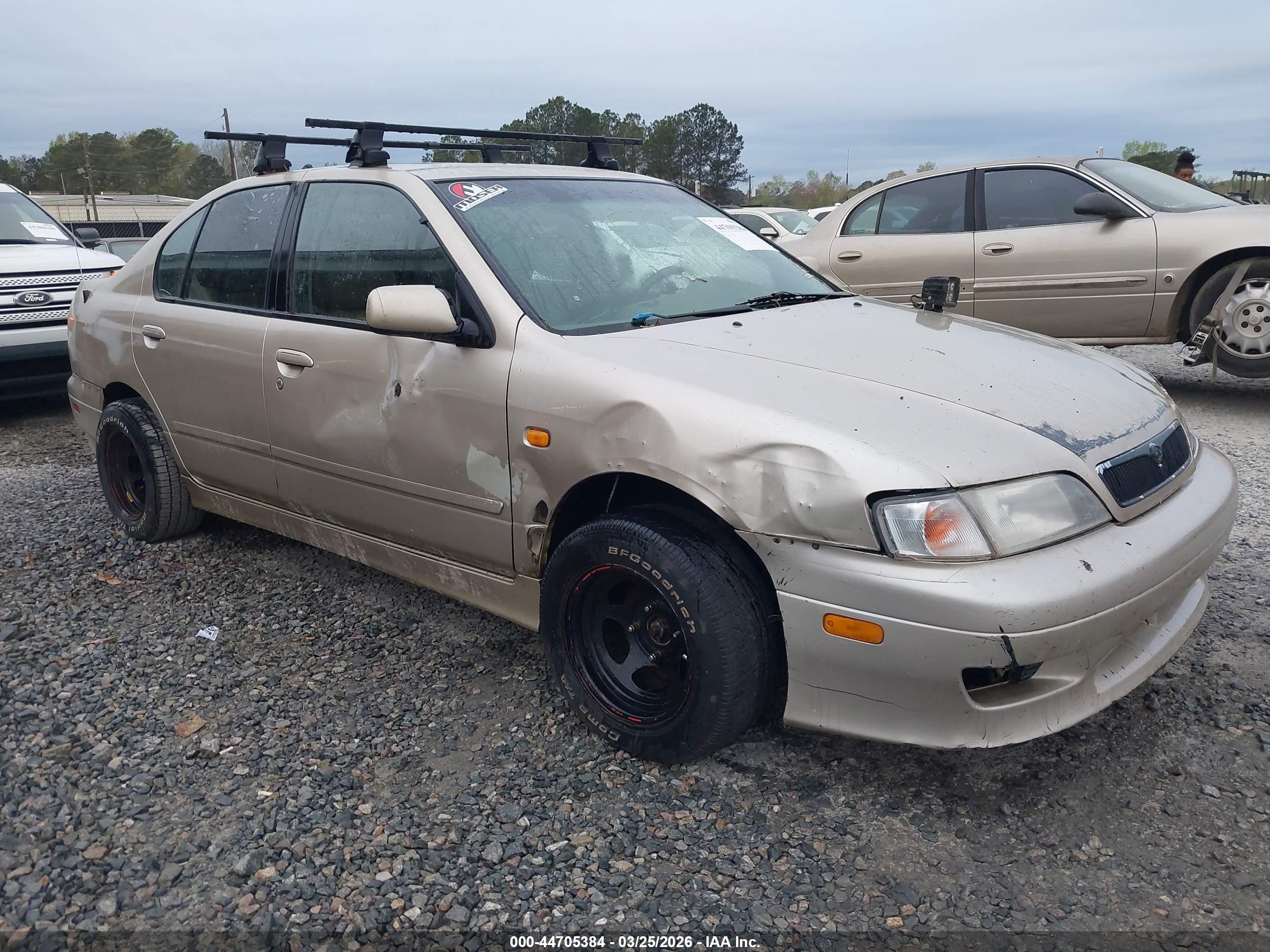 2000 Infiniti G20 Luxury, VIN JNKCP11A4YT311879 — Side