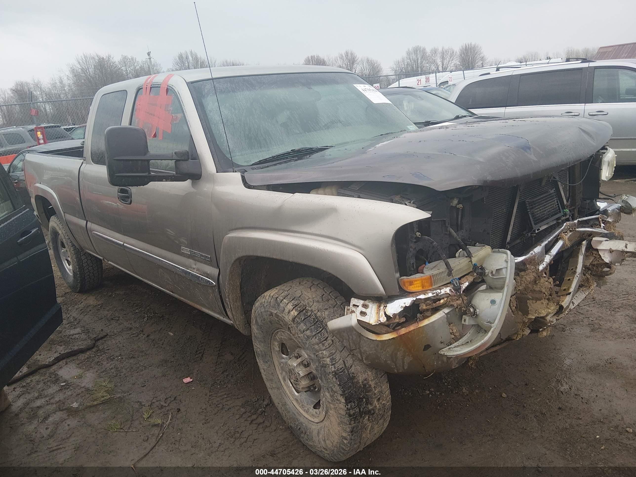2003 GMC Sierra 2500 SLE, VIN 1GTGK29U53Z281237 — Front end
