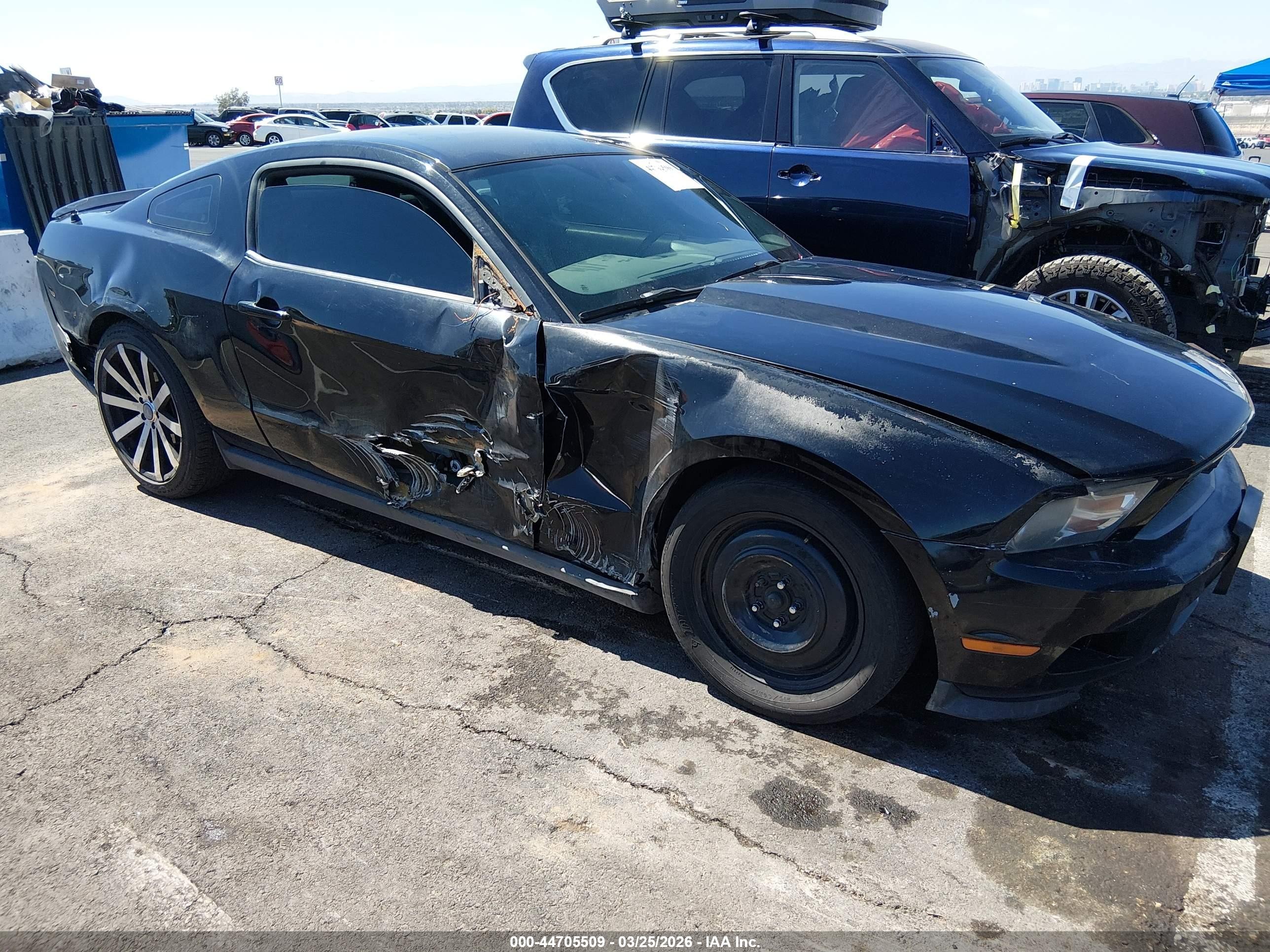 2012 Ford Mustang Premium, VIN 1ZVBP8AM8C5239305 — Side