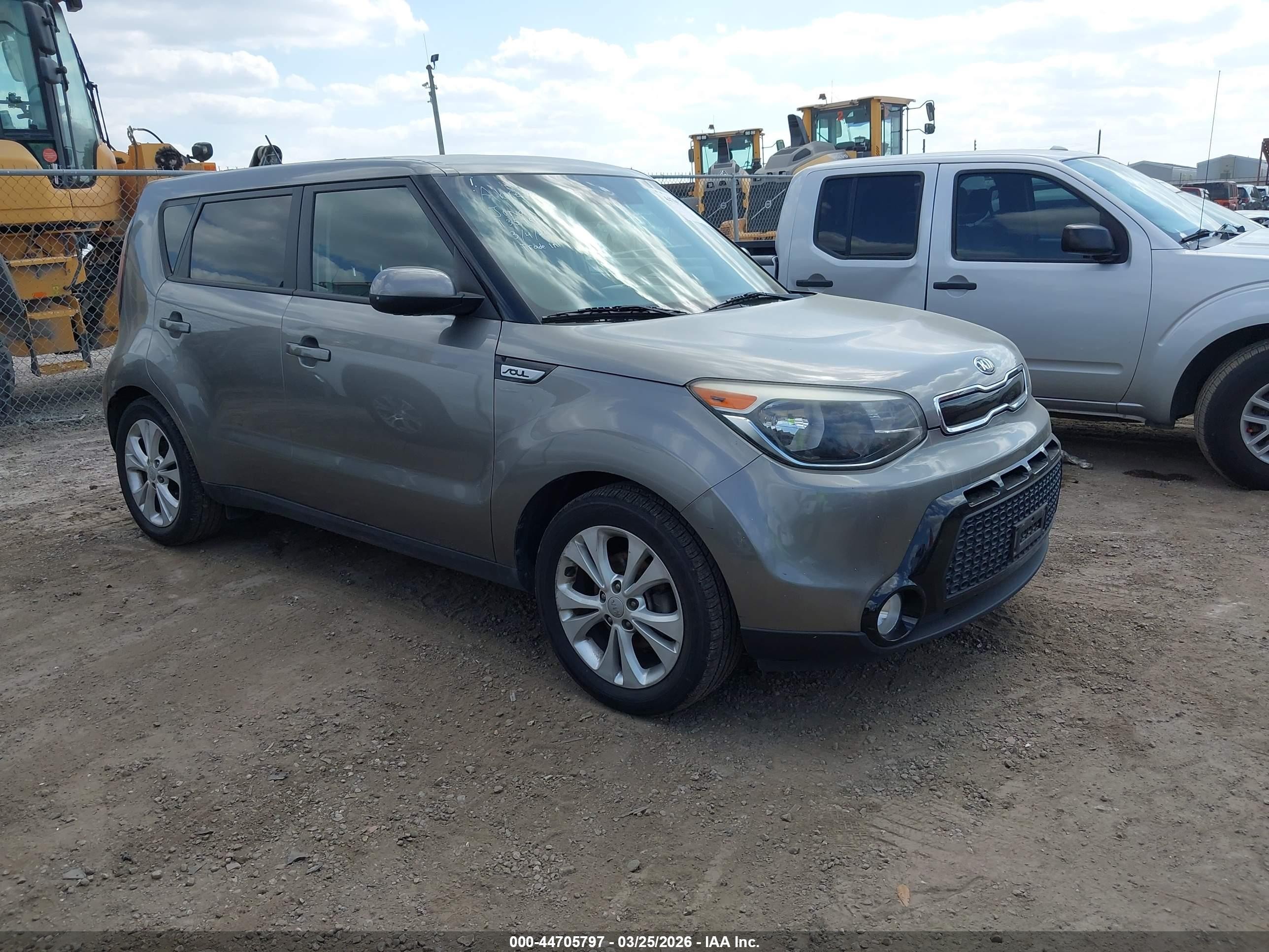 2016 Kia Soul +, VIN KNDJP3A53G7239393 — Front end