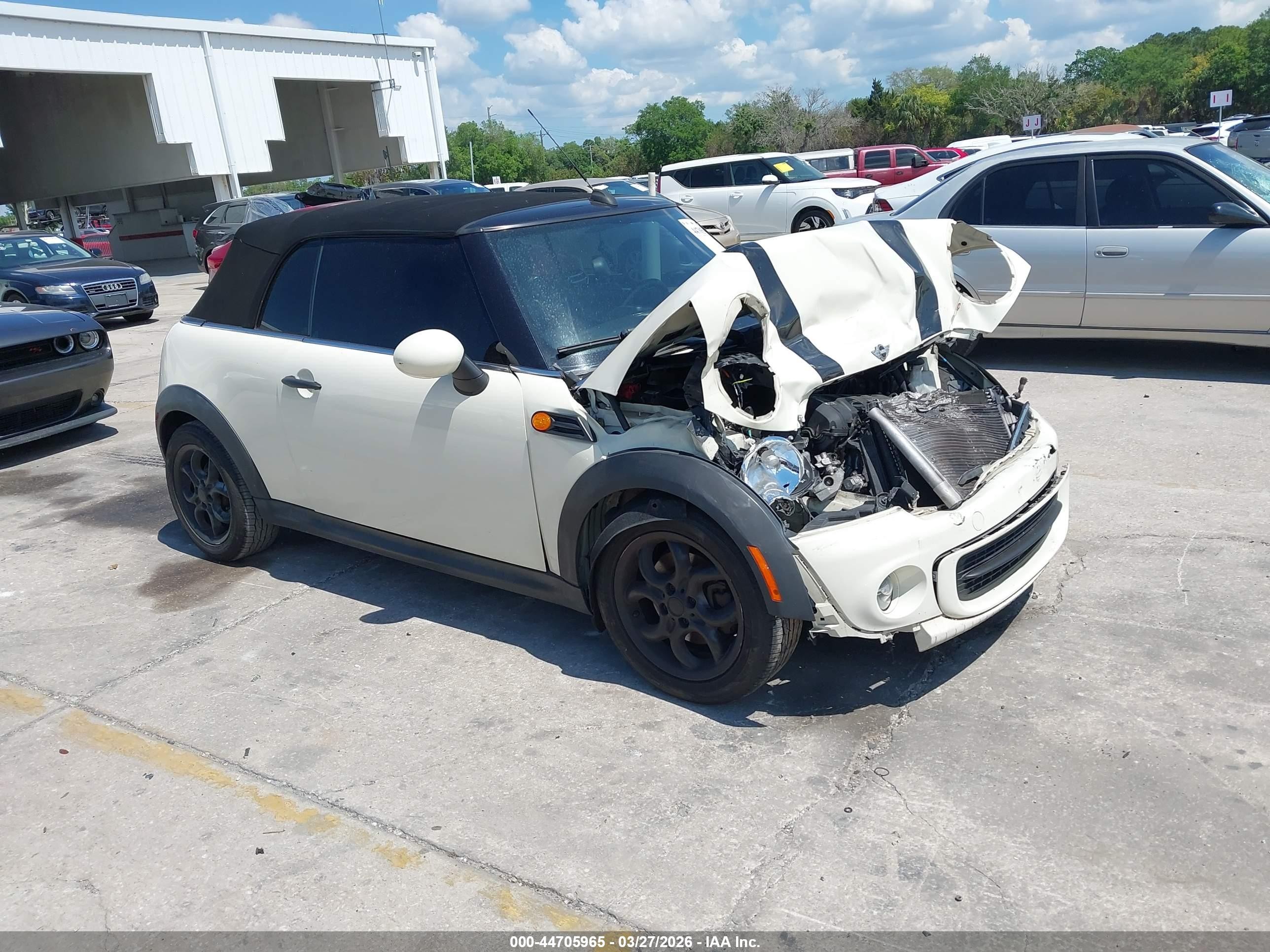 2012 MINI Convertible, VIN WMWZN3C50CT134041 — Перед