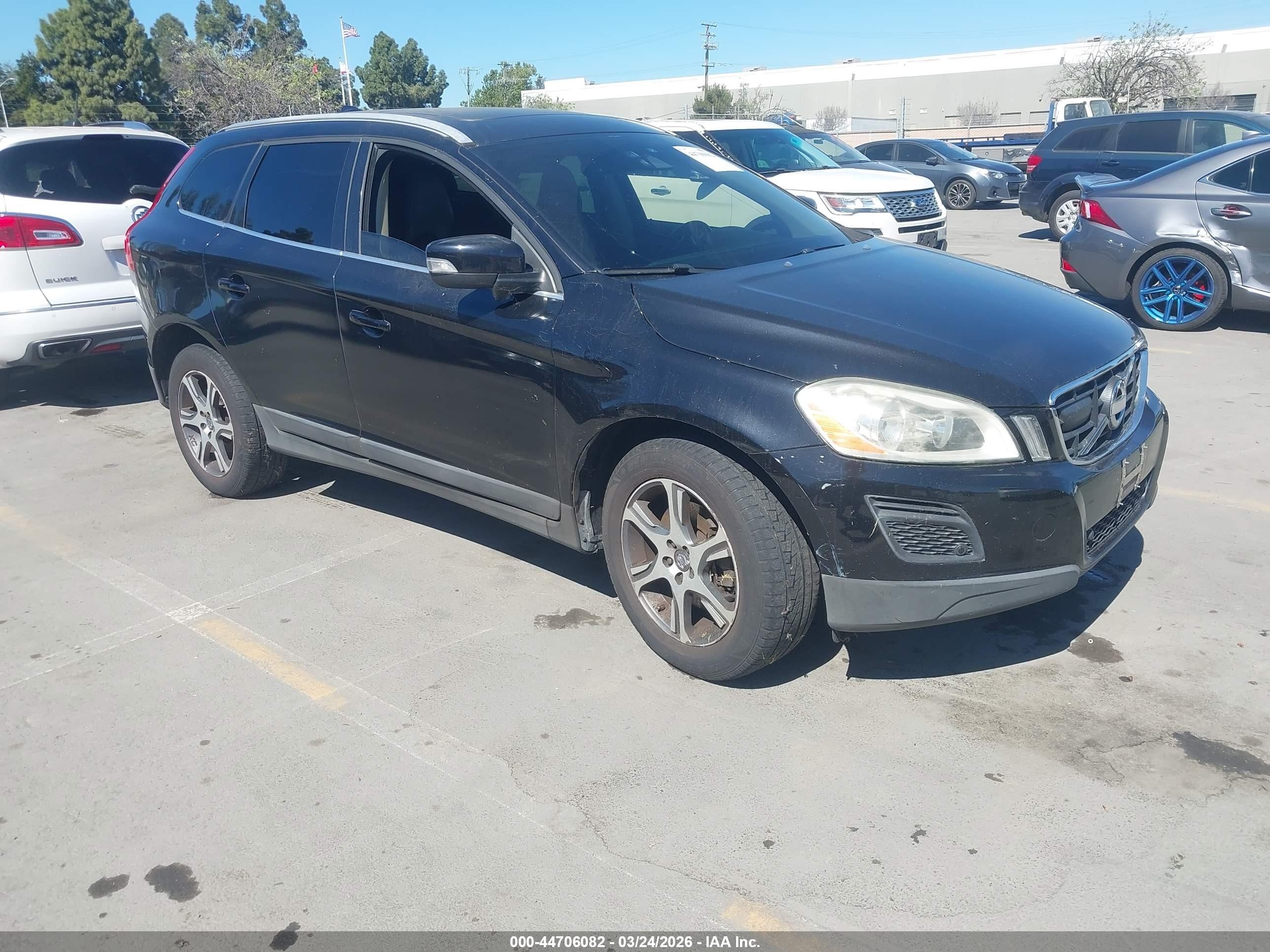 2011 Volvo XC60 3.0T, VIN YV4902DZ3B2186777 — Rear end