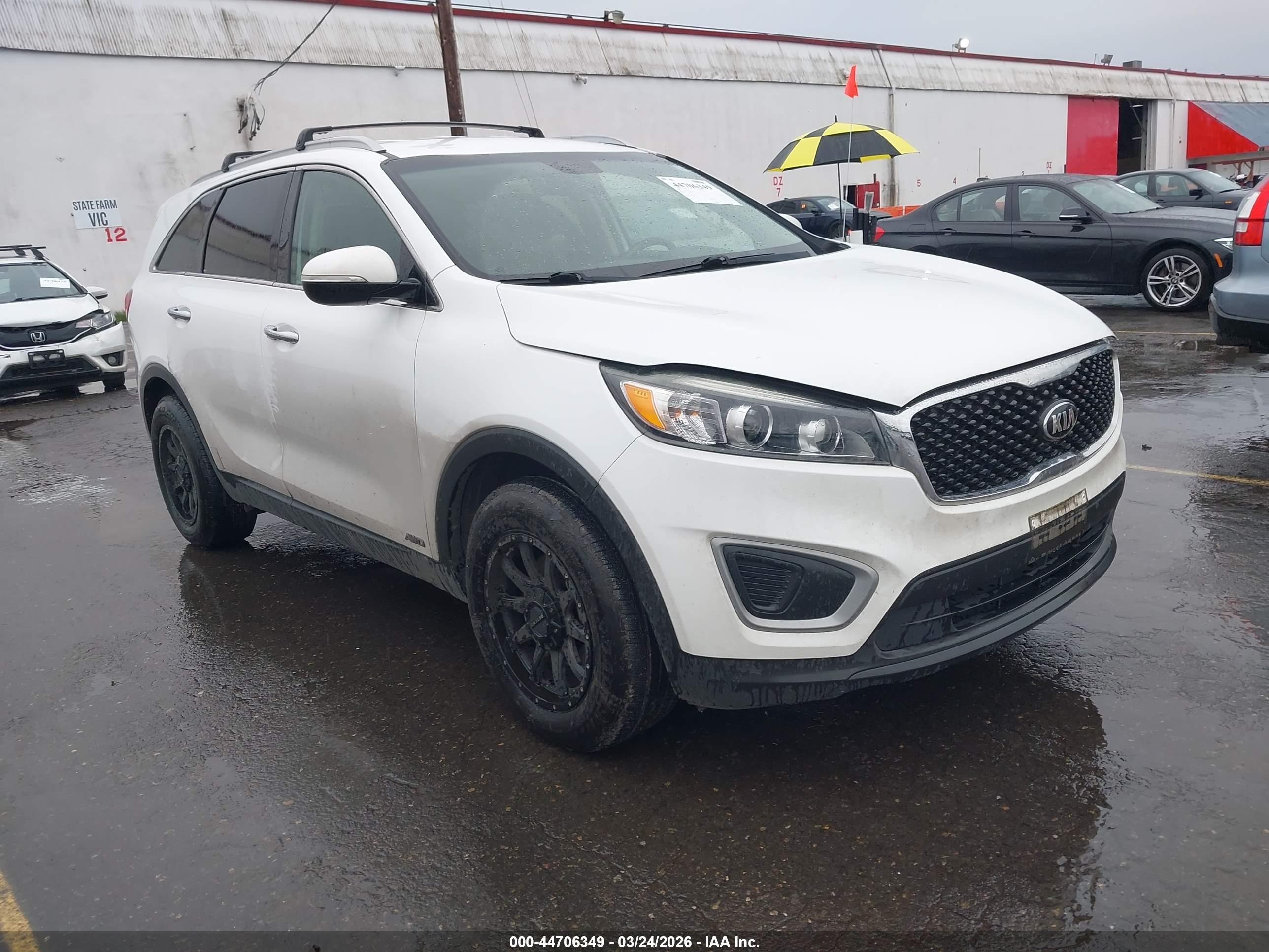 2017 Kia Sorento LX, VIN 5XYPGDA30HG294760 — Front end