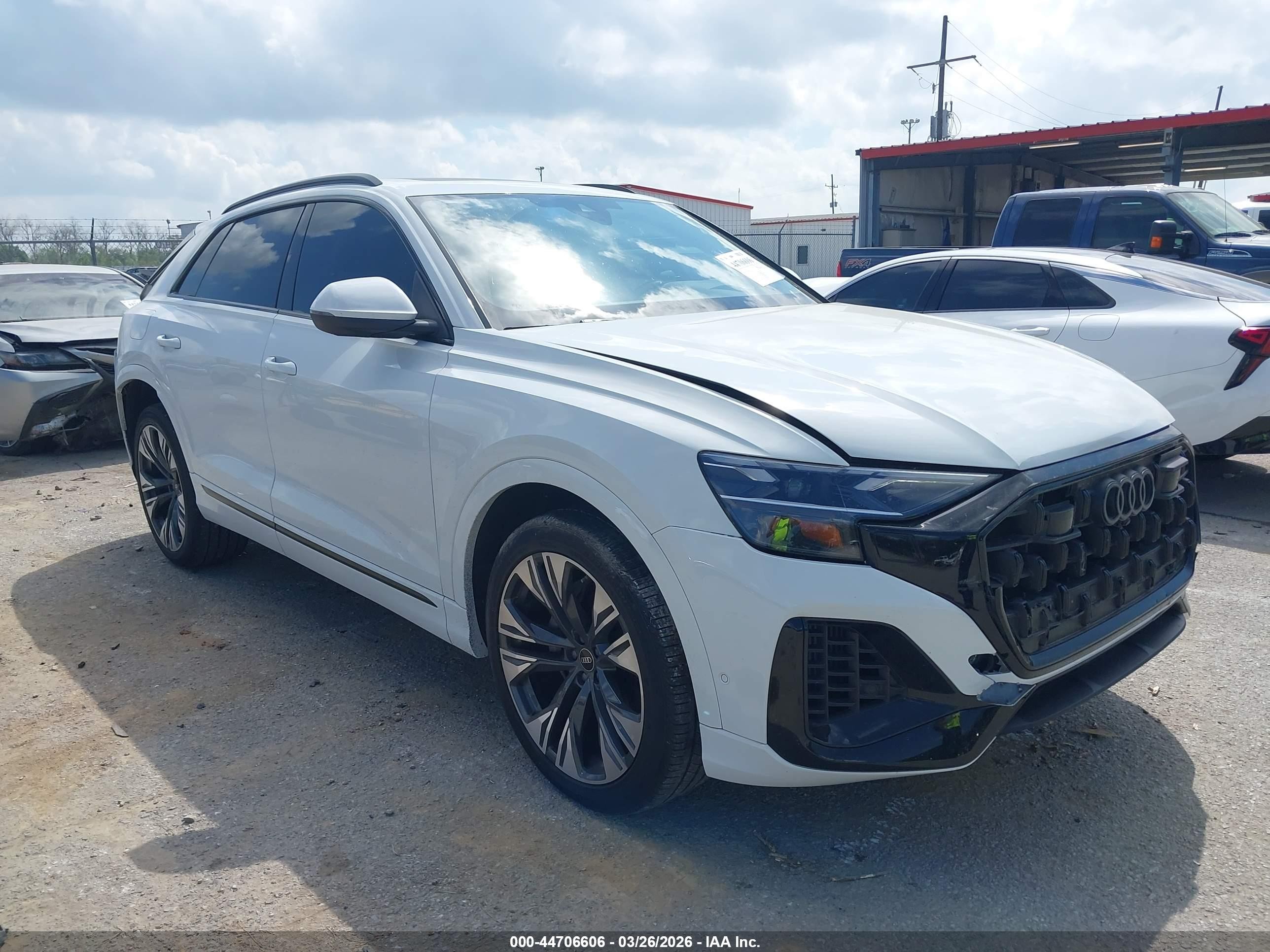 2024 Audi Q8 Premium Plus, VIN WA1BVBF13RD019566 — Зад