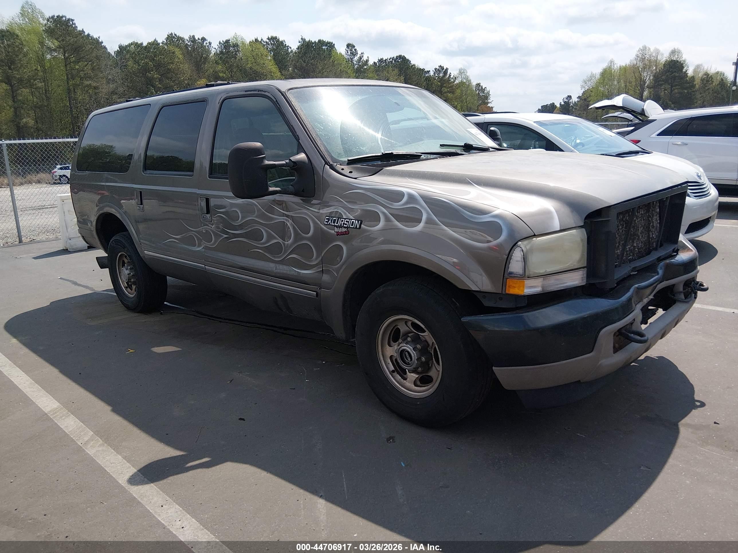 2002 Ford Excursion Limited, VIN 1FMSU43F62EC69206 — Front end