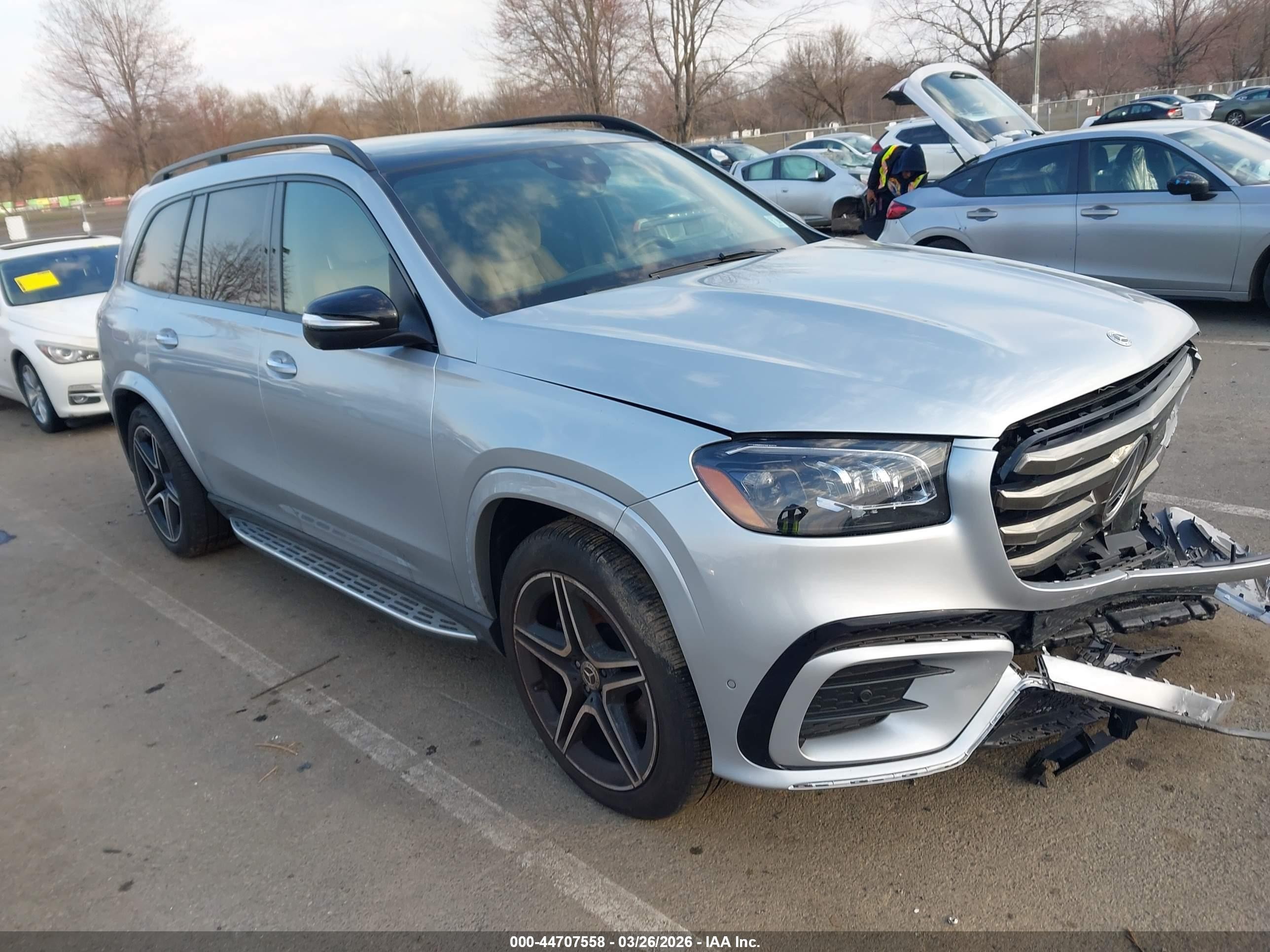 2025 Mercedes-Benz GLS 450, VIN 4JGFF5KE6SB391026 — Front end
