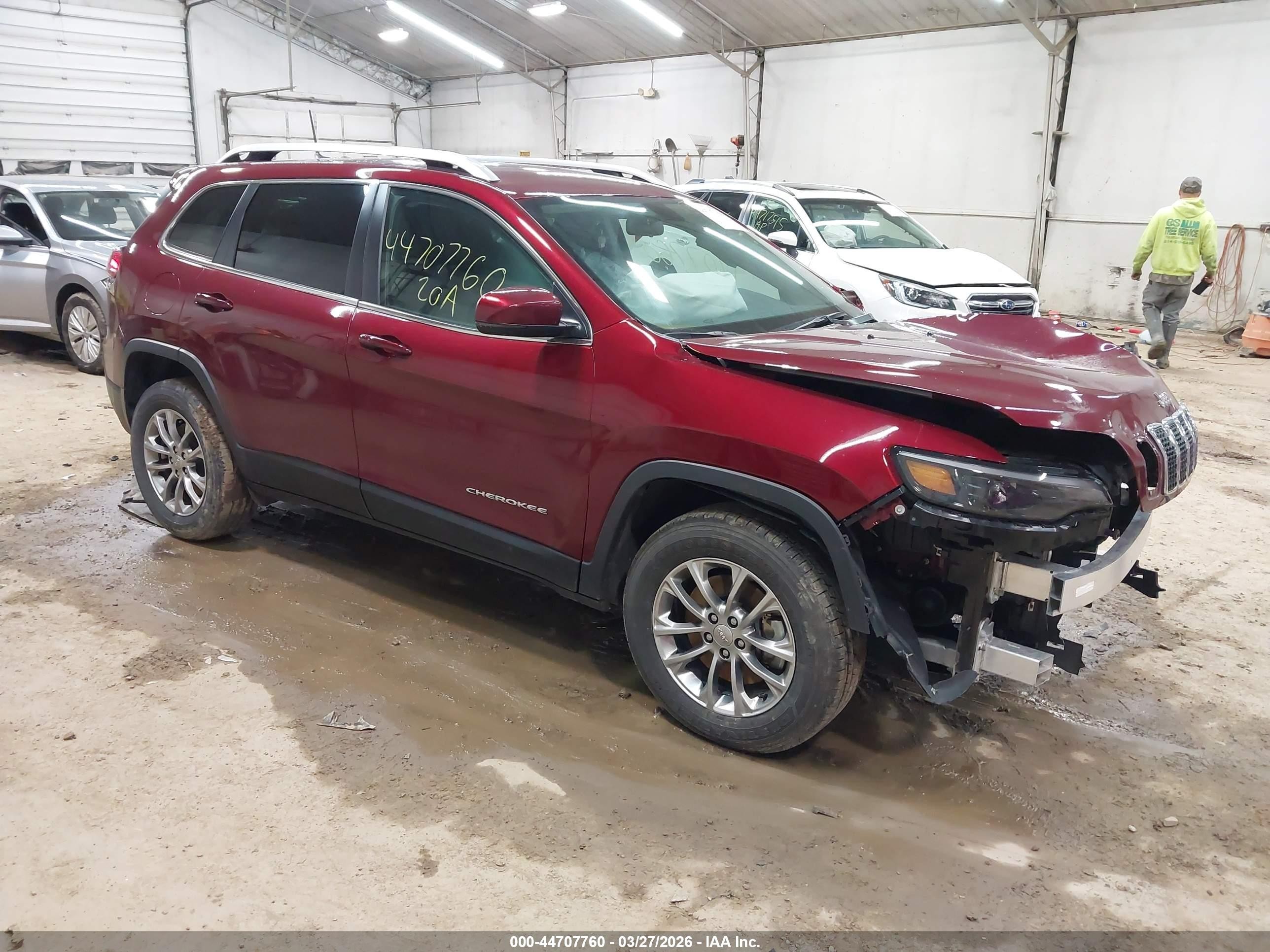 2020 Jeep Cherokee Latitude Plus, VIN 1C4PJMLB3LD584326 — Front end