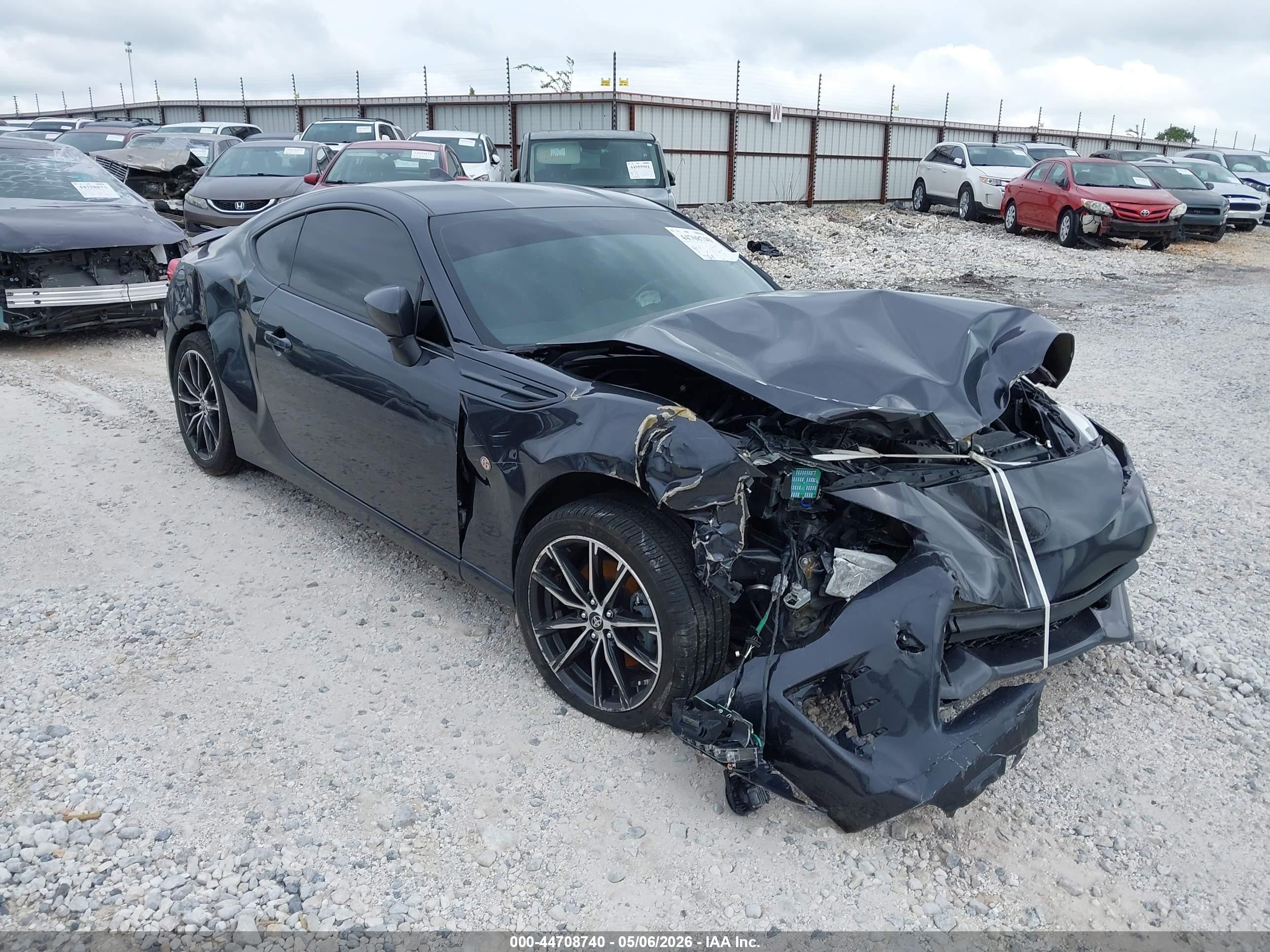2017 Toyota 86, VIN JF1ZNAA10H8705311 — Front end