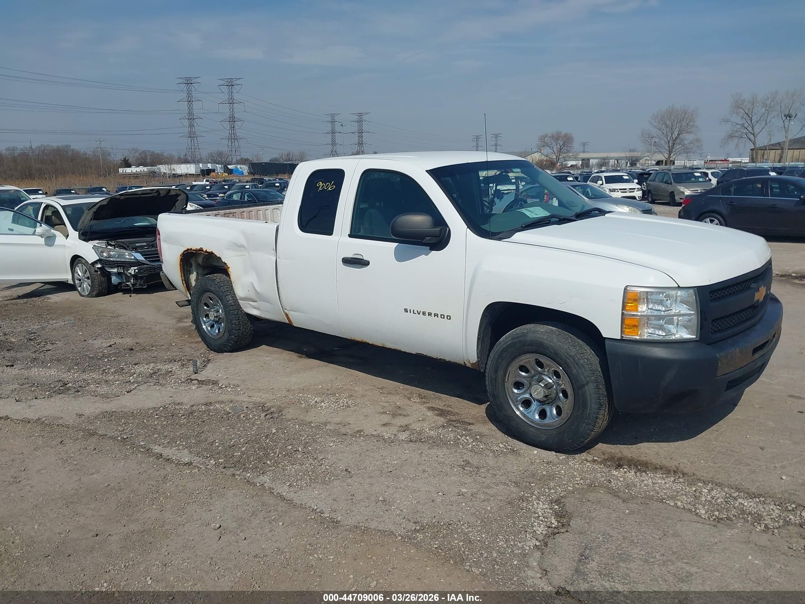 2013 Chevrolet Silverado 1500 Work Truck, VIN 1GCRCPEX0DZ166985 — Rear end