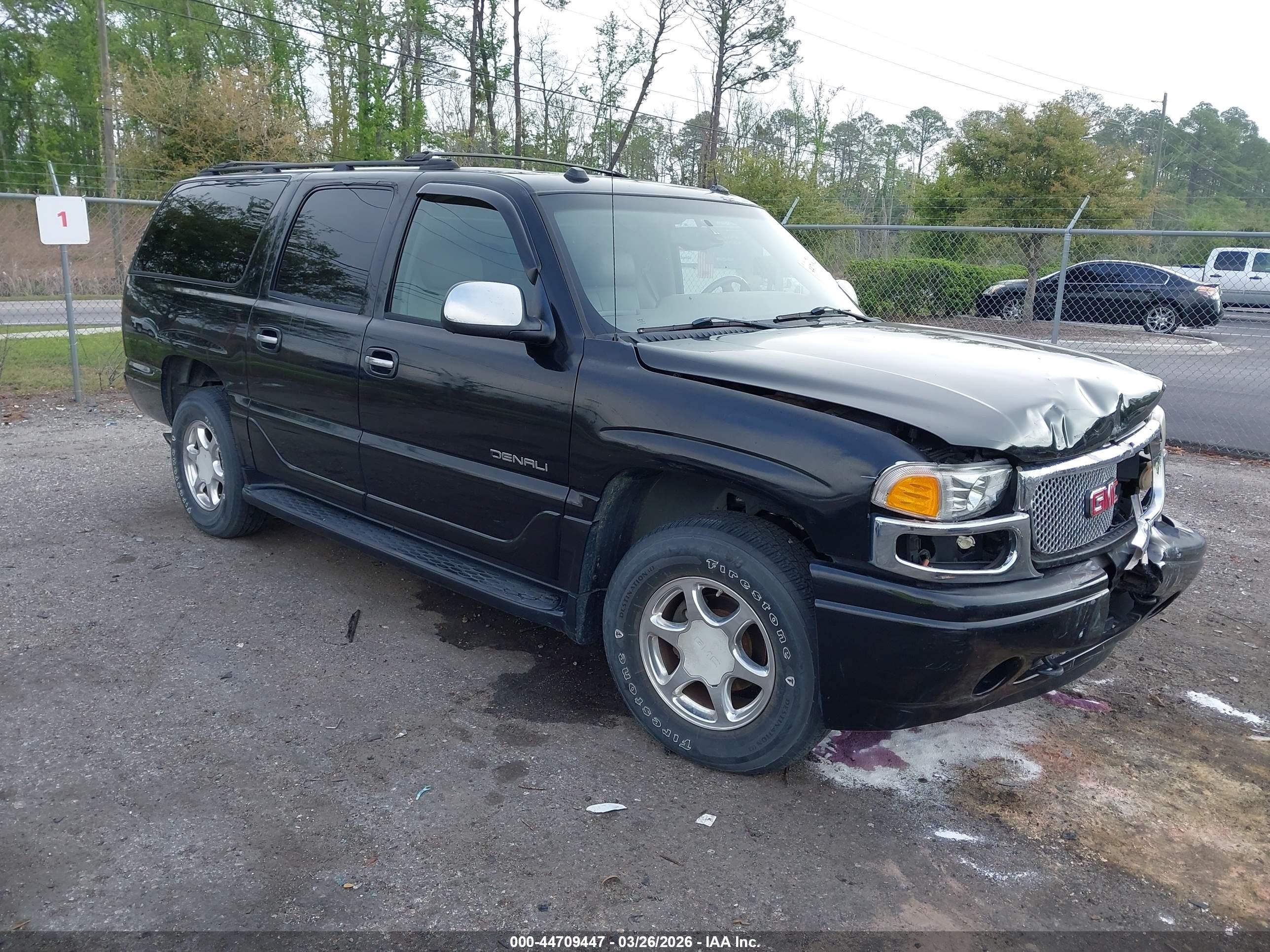 2004 GMC Yukon XL, VIN 1GKFK66U34J288926 — Front end