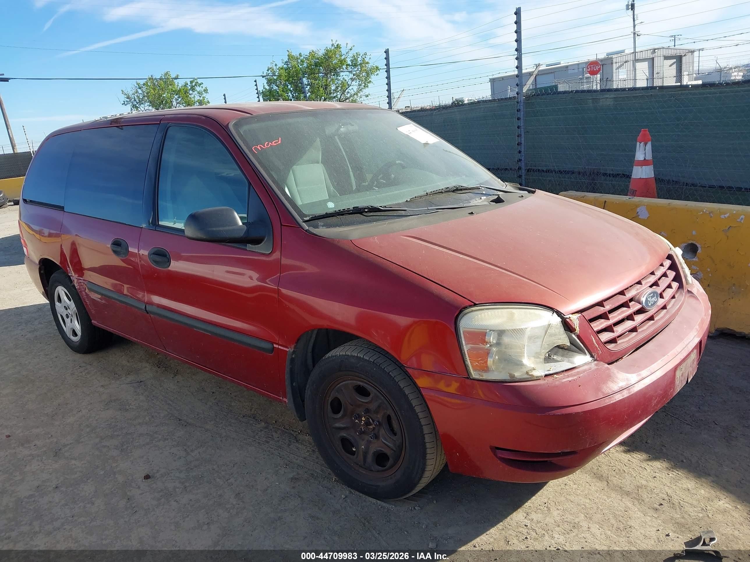 2005 Ford Freestar S, VIN 2FMZA50625BA35498 — Front end