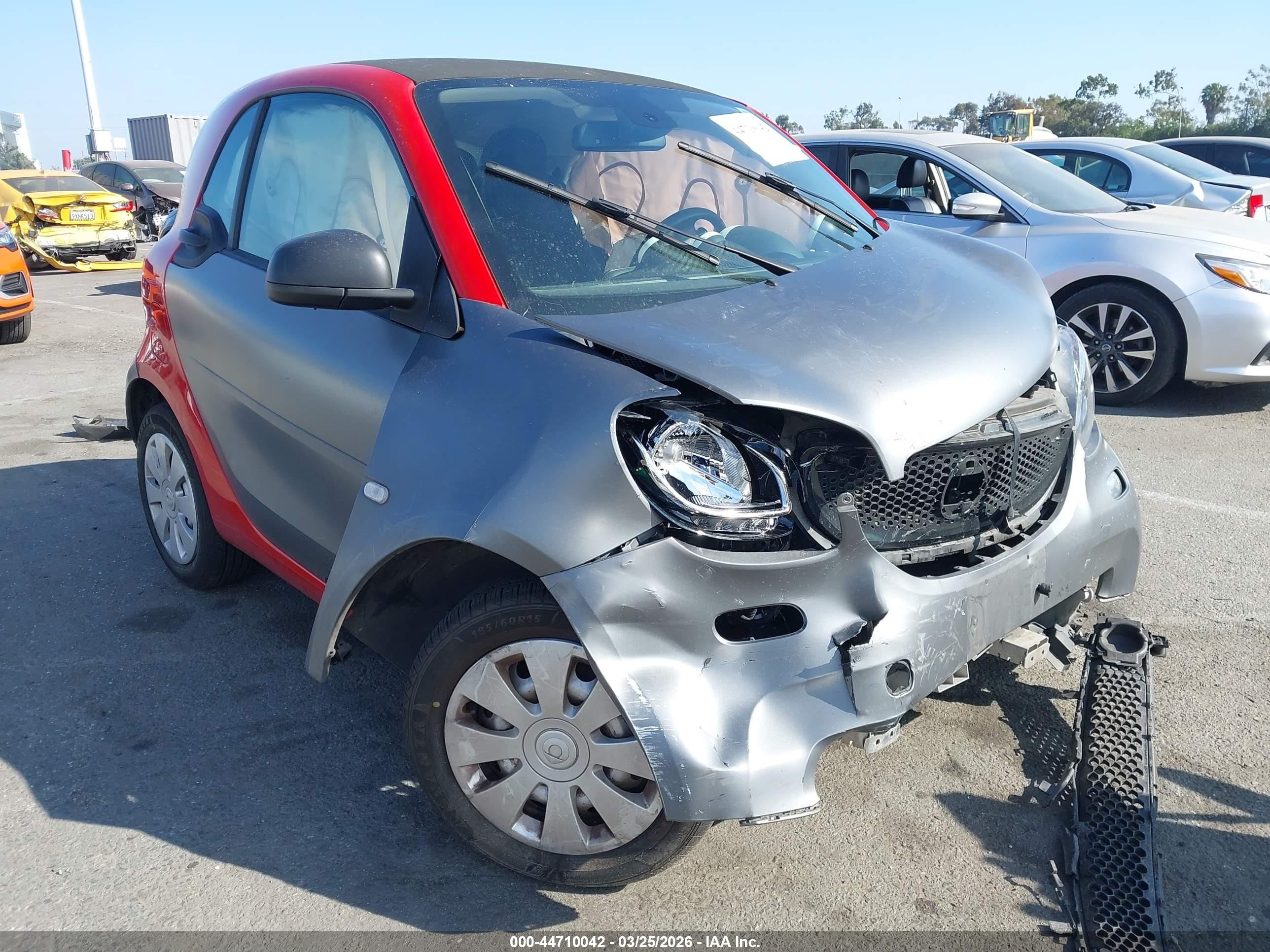 2018 Smart fortwo Passion, VIN WMEFJ9BA4JK306269 — Front end