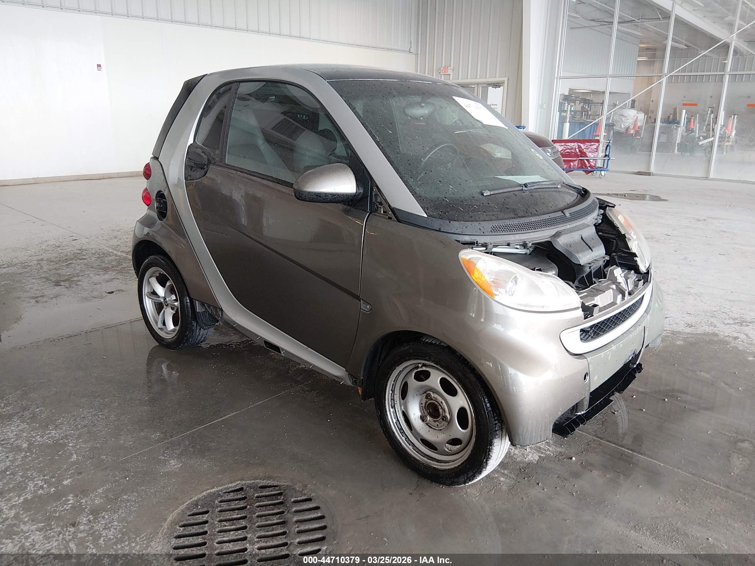 2011 Smart fortwo Pure, VIN WMEEJ3BA1BK492279 — Front end