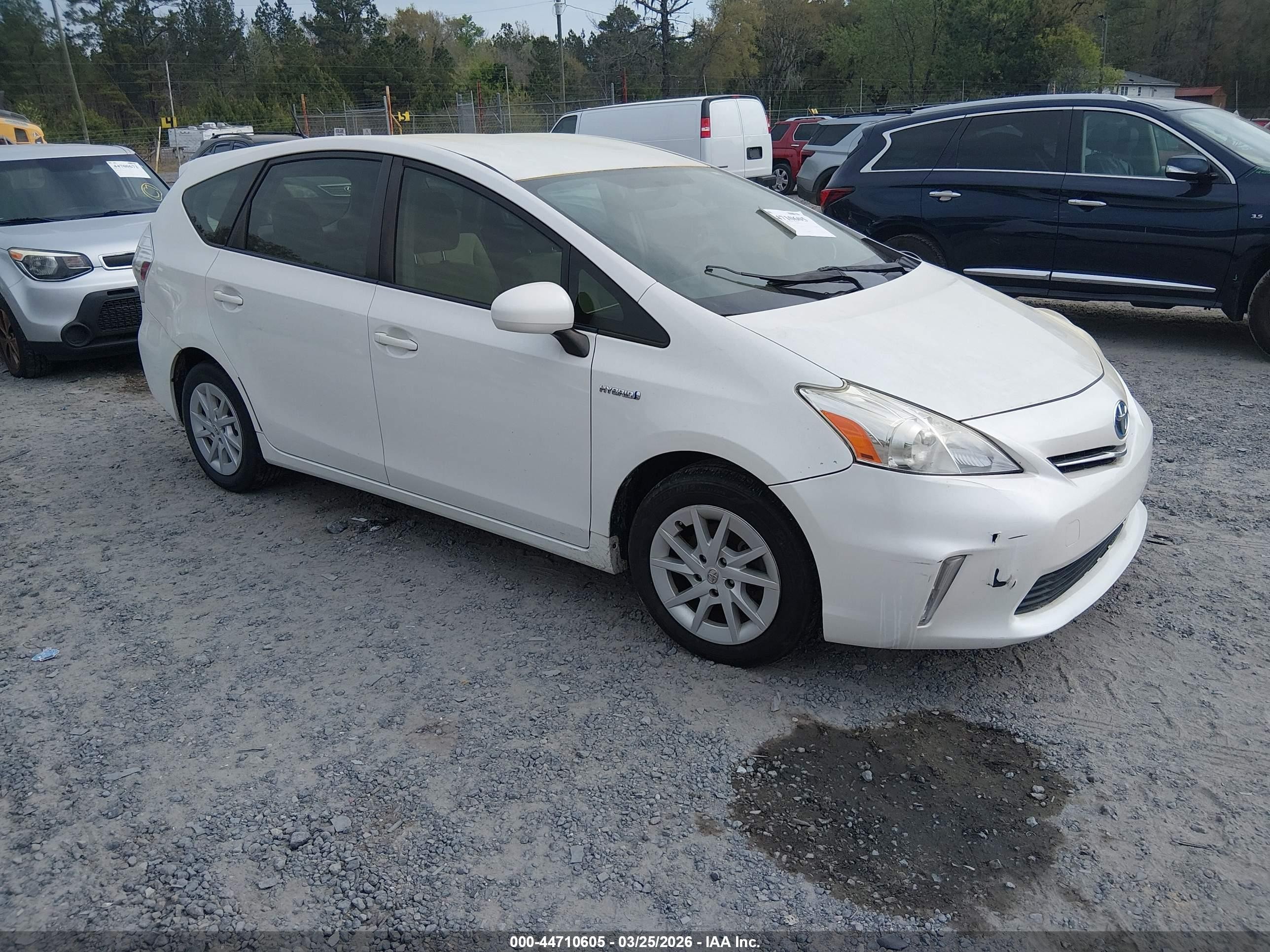 2013 Toyota Prius Three, VIN JTDZN3EU9D3260939 — Front end