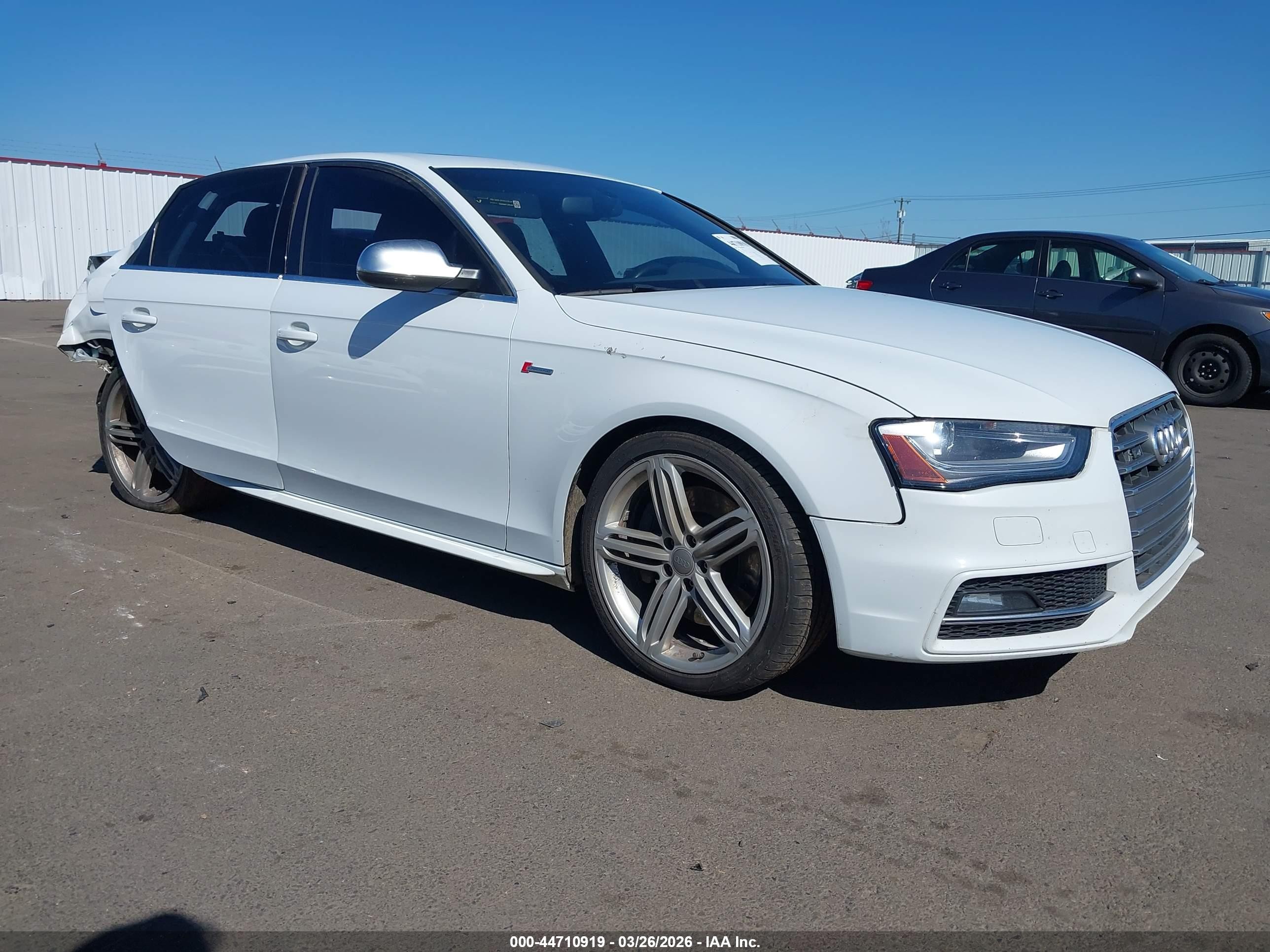 2016 Audi S4 Premium Plus, VIN WAUBGAFL0GA001792 — Зад