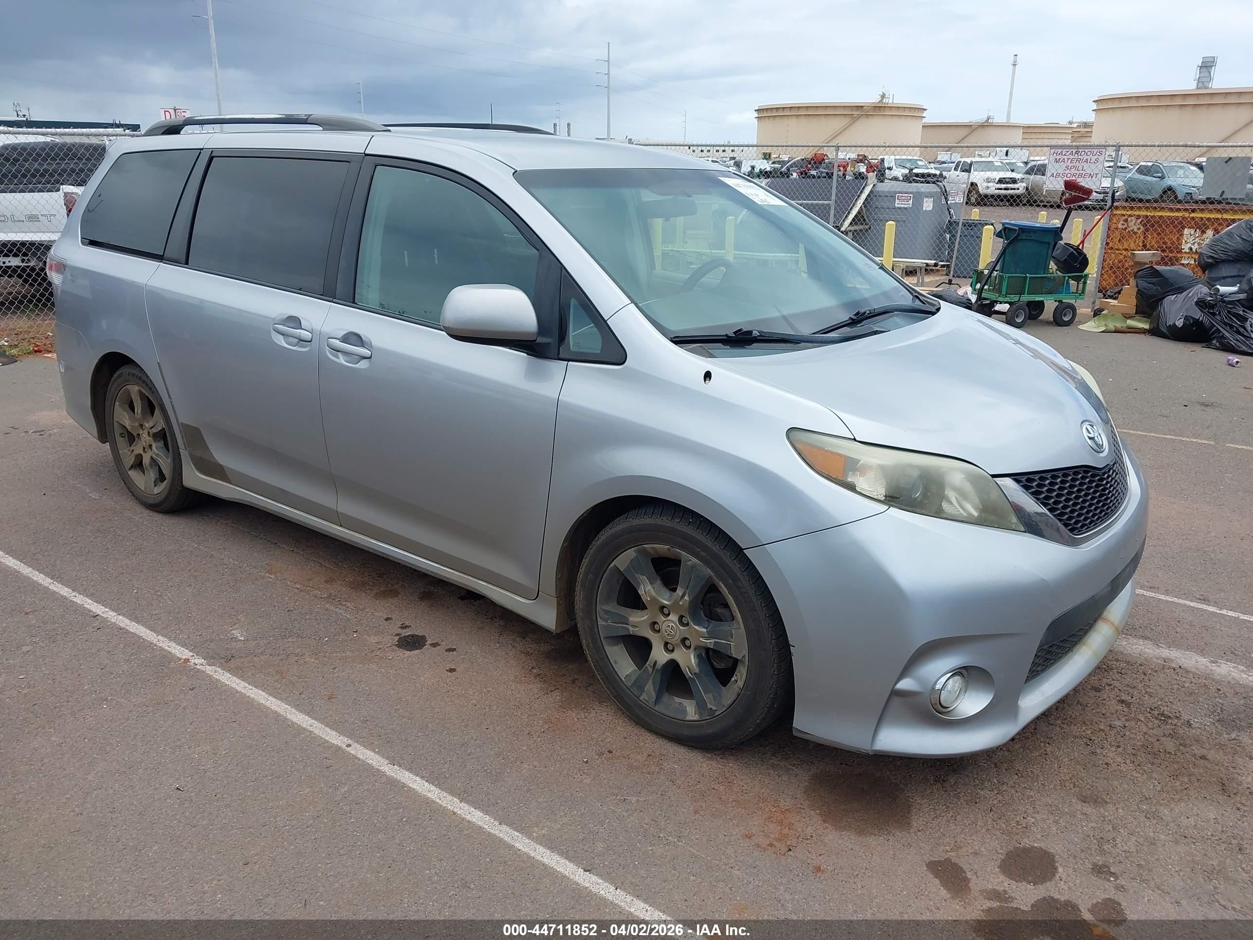 2011 Toyota Sienna SE, VIN 5TDXK3DC4BS105400 — Water / flood