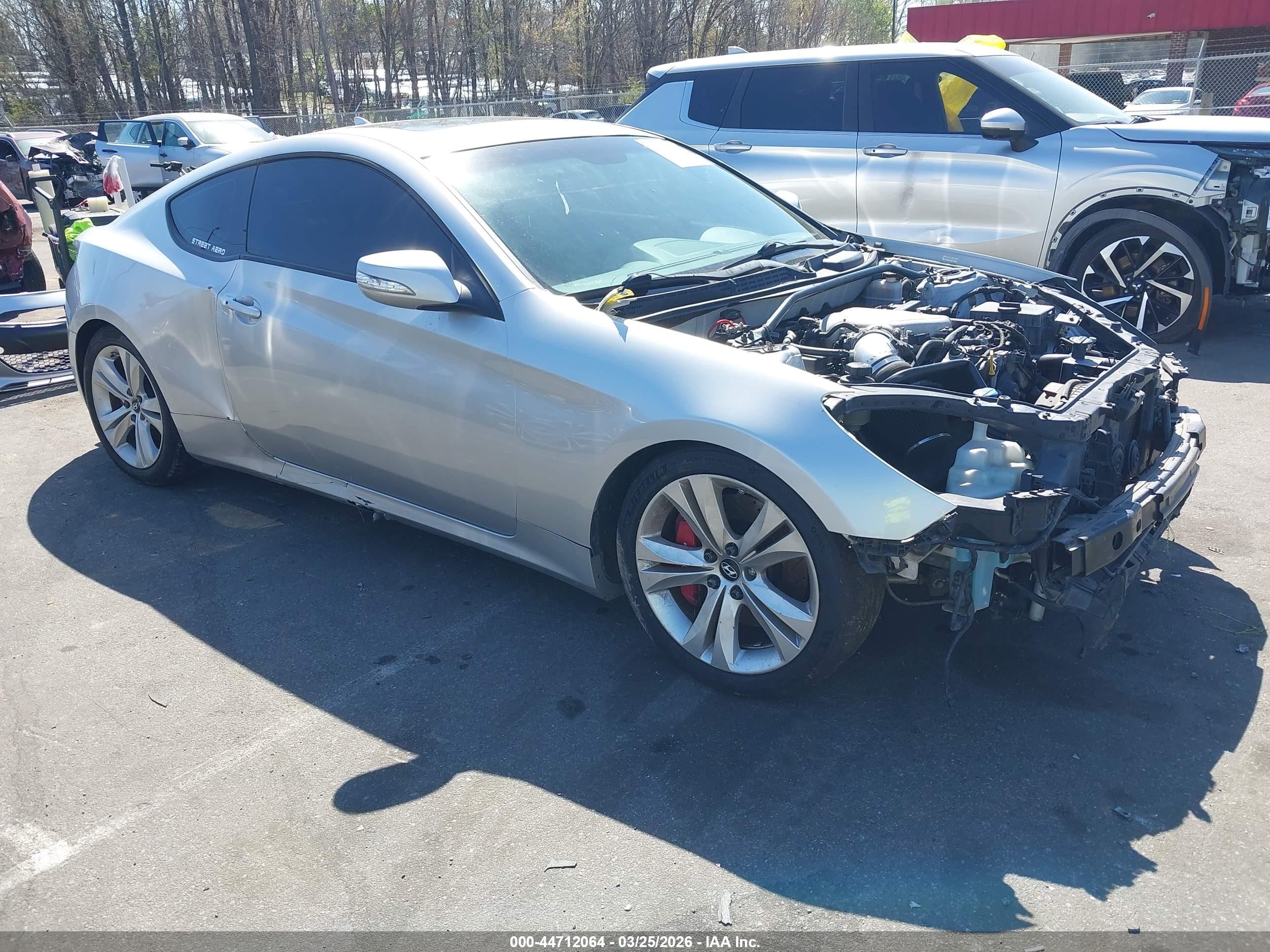 2013 Hyundai Genesis Coupe Track, VIN KMHHU6KJ4DU108082 — Front end