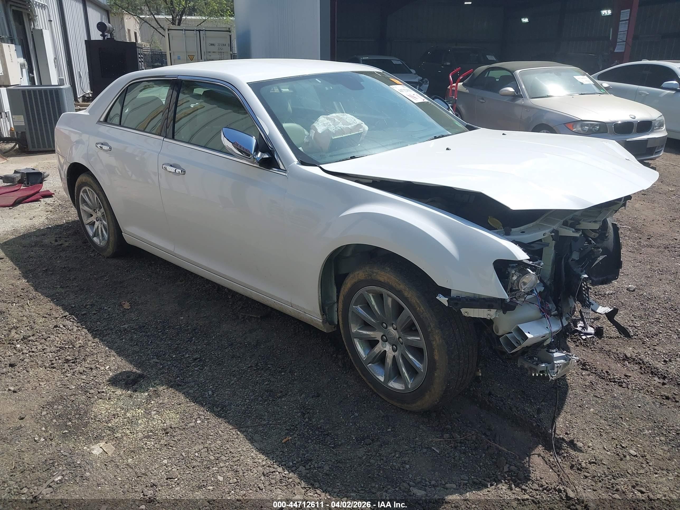 2011 Chrysler 300 C, VIN 2C3CA6CT6BH514814 — Front end