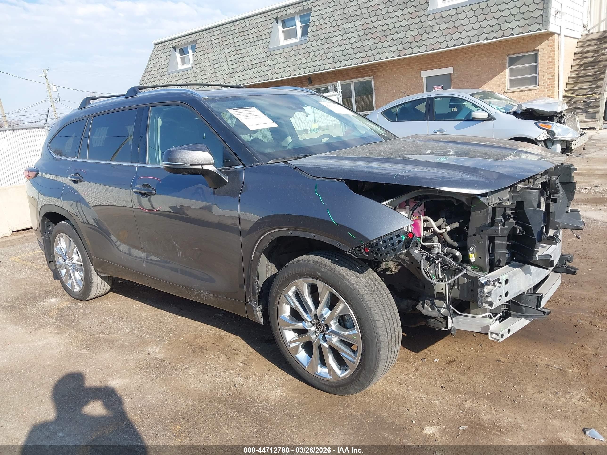 2025 Toyota Highlander LE, VIN 5TDKDRAH5SS552647 — Not stated