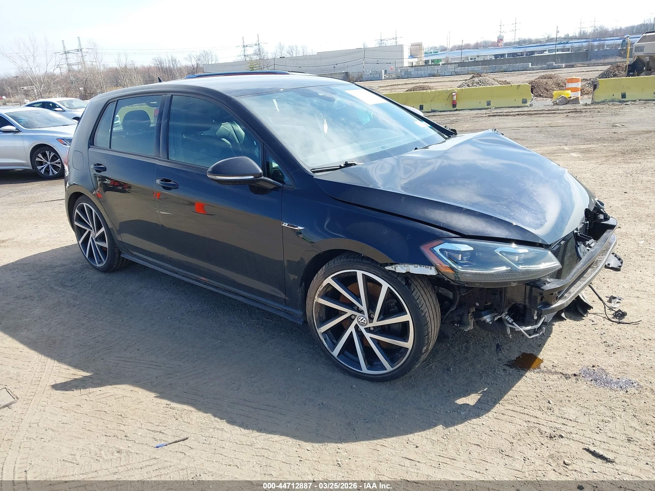2019 Volkswagen Golf R, VIN WVWWA7AU5KW198124 — Front end