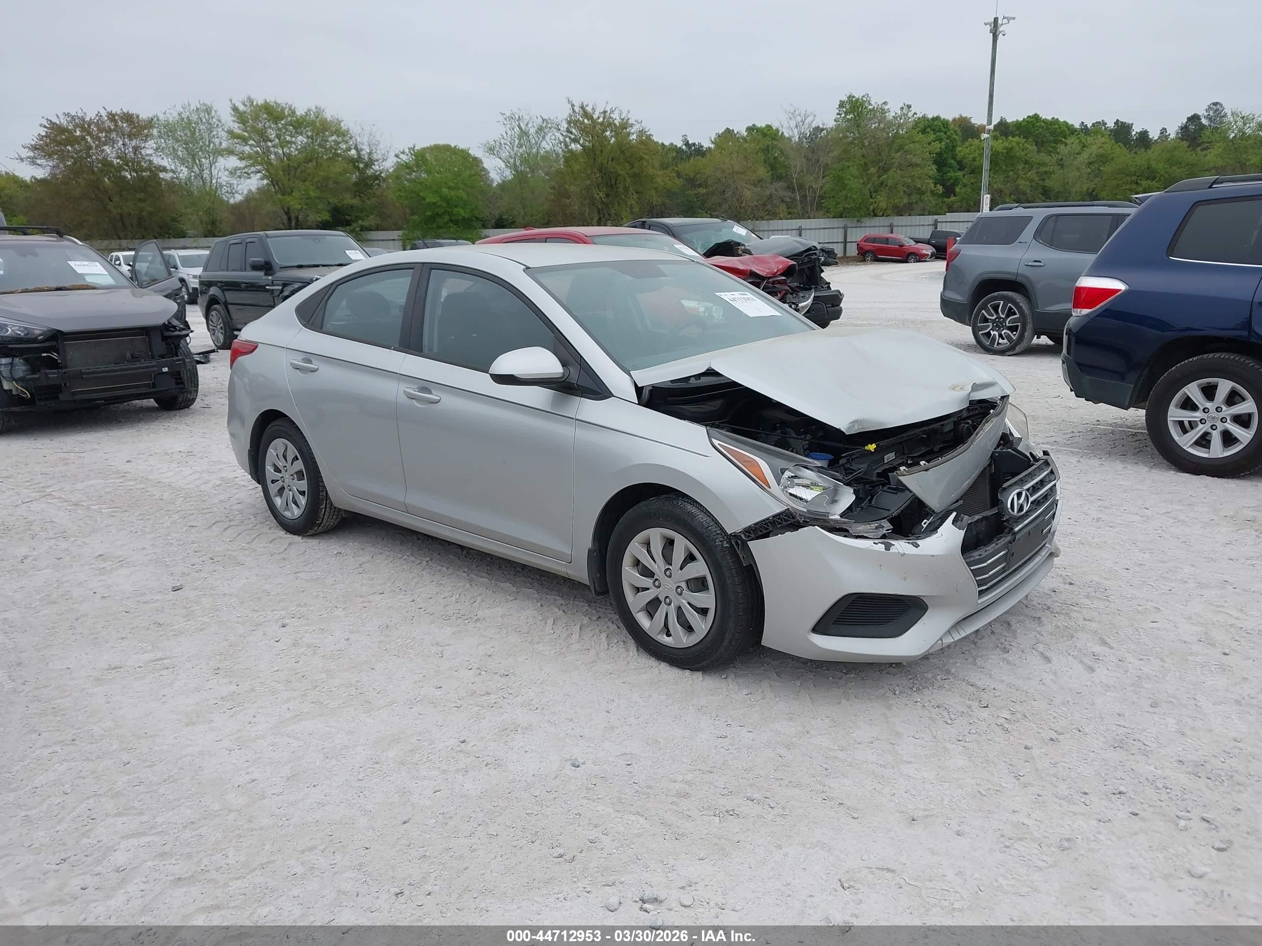 2020 Hyundai Accent SE, VIN 3KPC24A69LE107402 — Front end