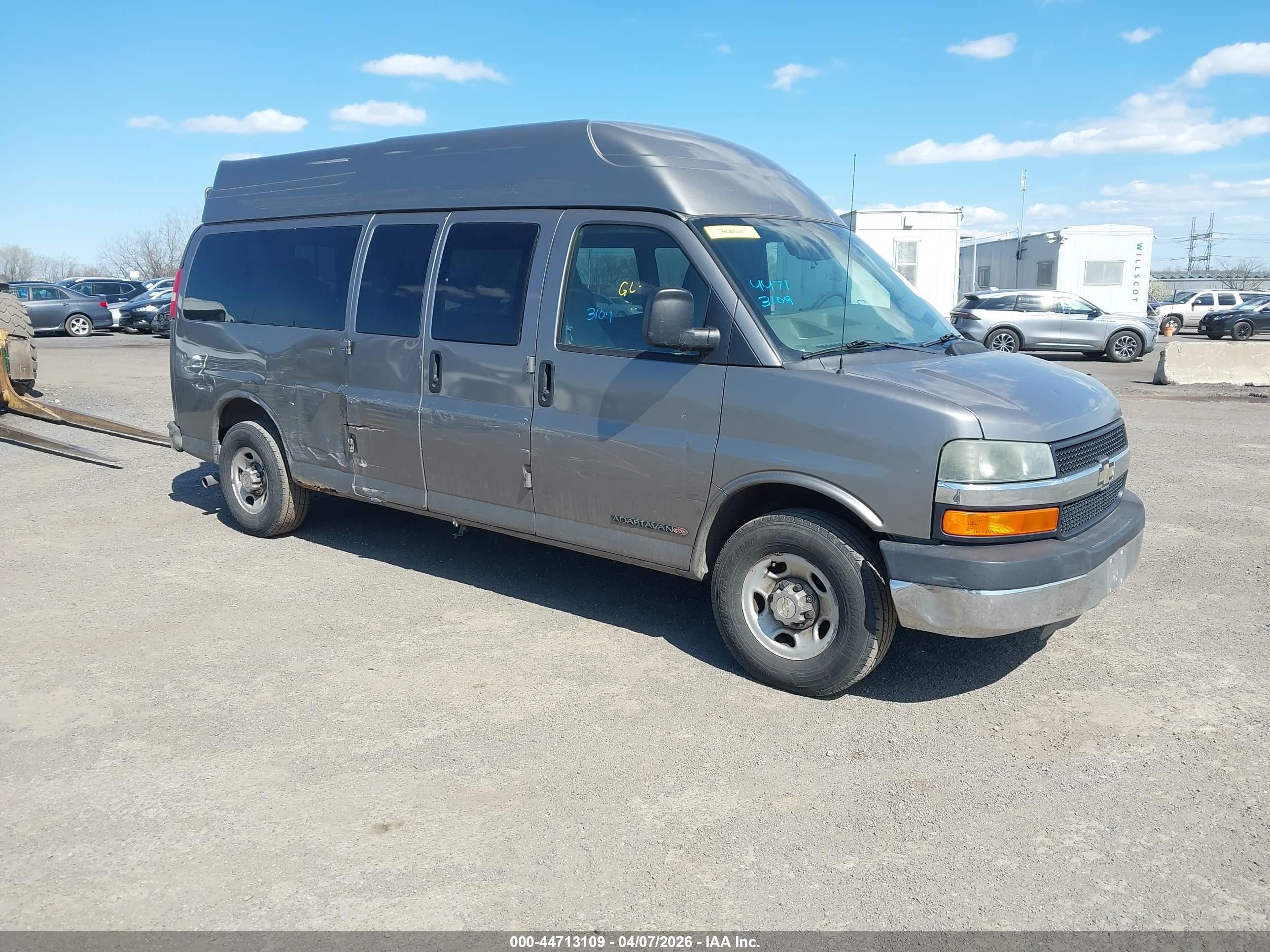 2010 Chevrolet Express 3500, VIN 1GB2G1DG3A1148502 — Side