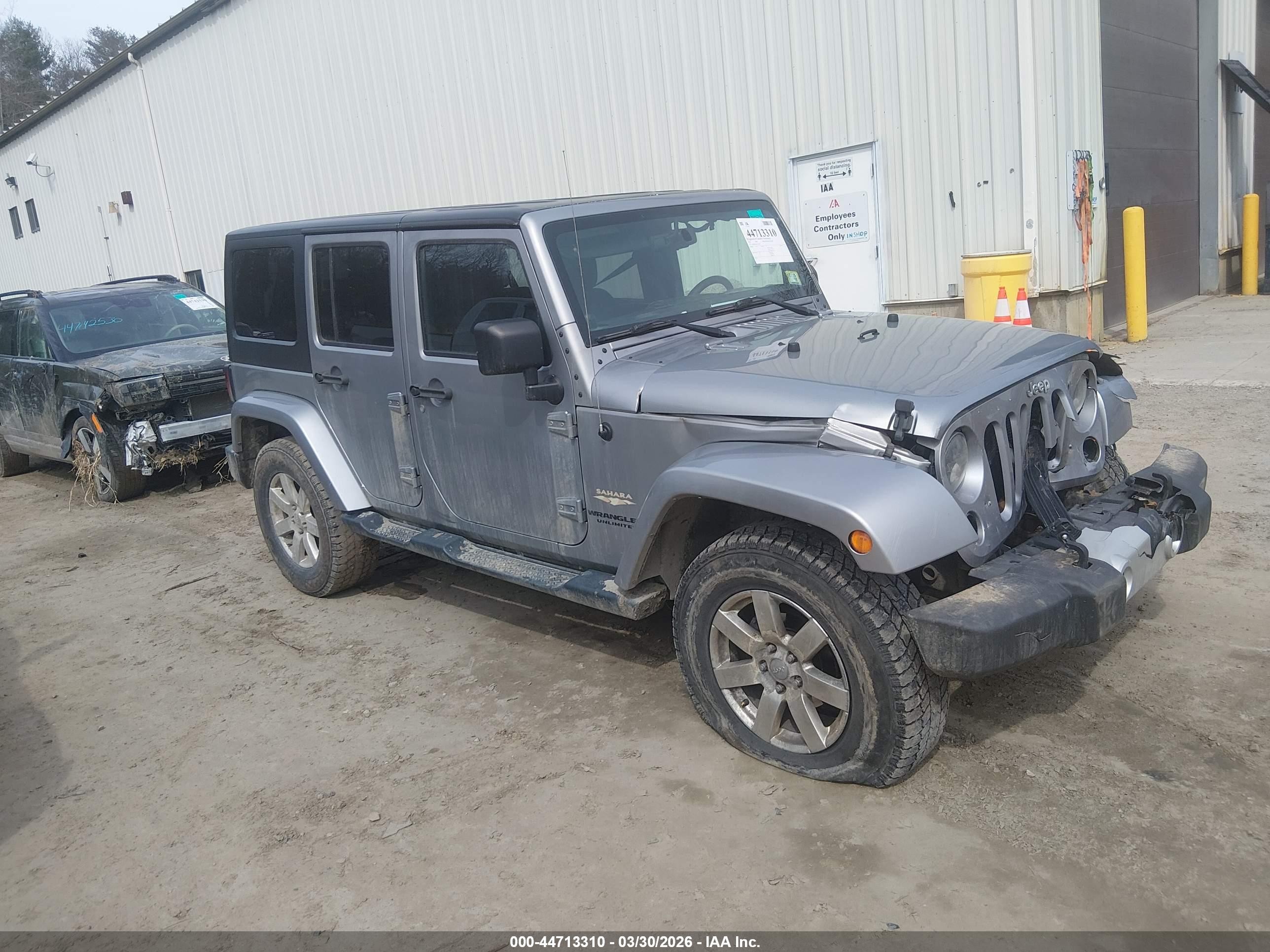 2013 Jeep Wrangler Unlimited Sahara, VIN 1C4BJWEG5DL585435 — Front end