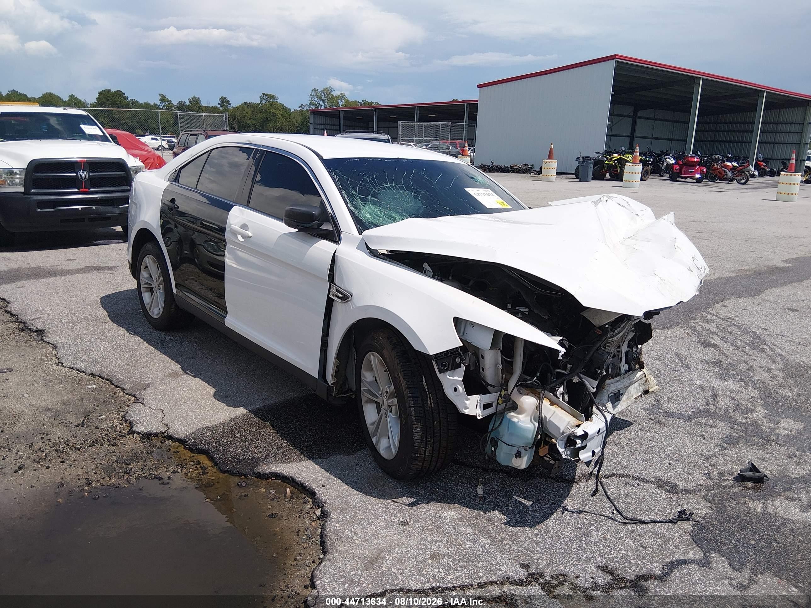 2019 Ford Taurus SE, VIN 1FAHP2D81KG101428 — Front end