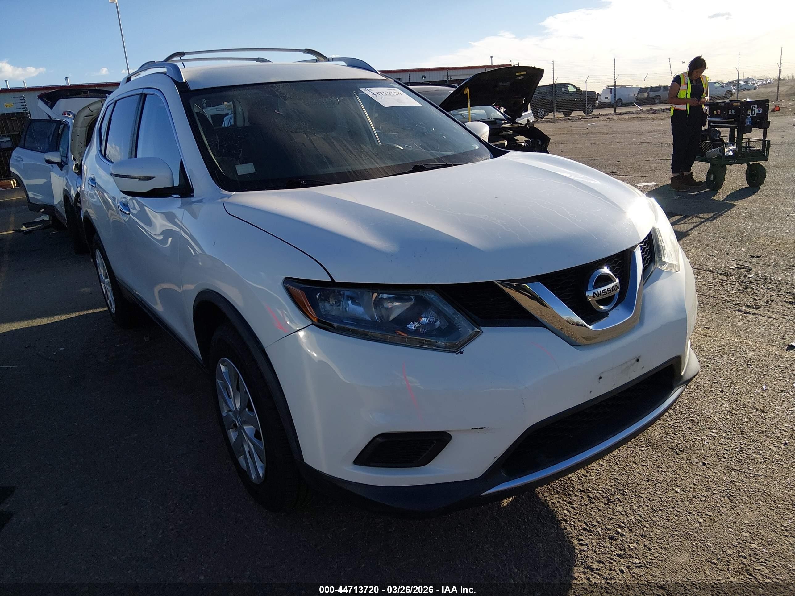 2016 Nissan Rogue S, VIN JN8AT2MV7GW135775 — Rear end