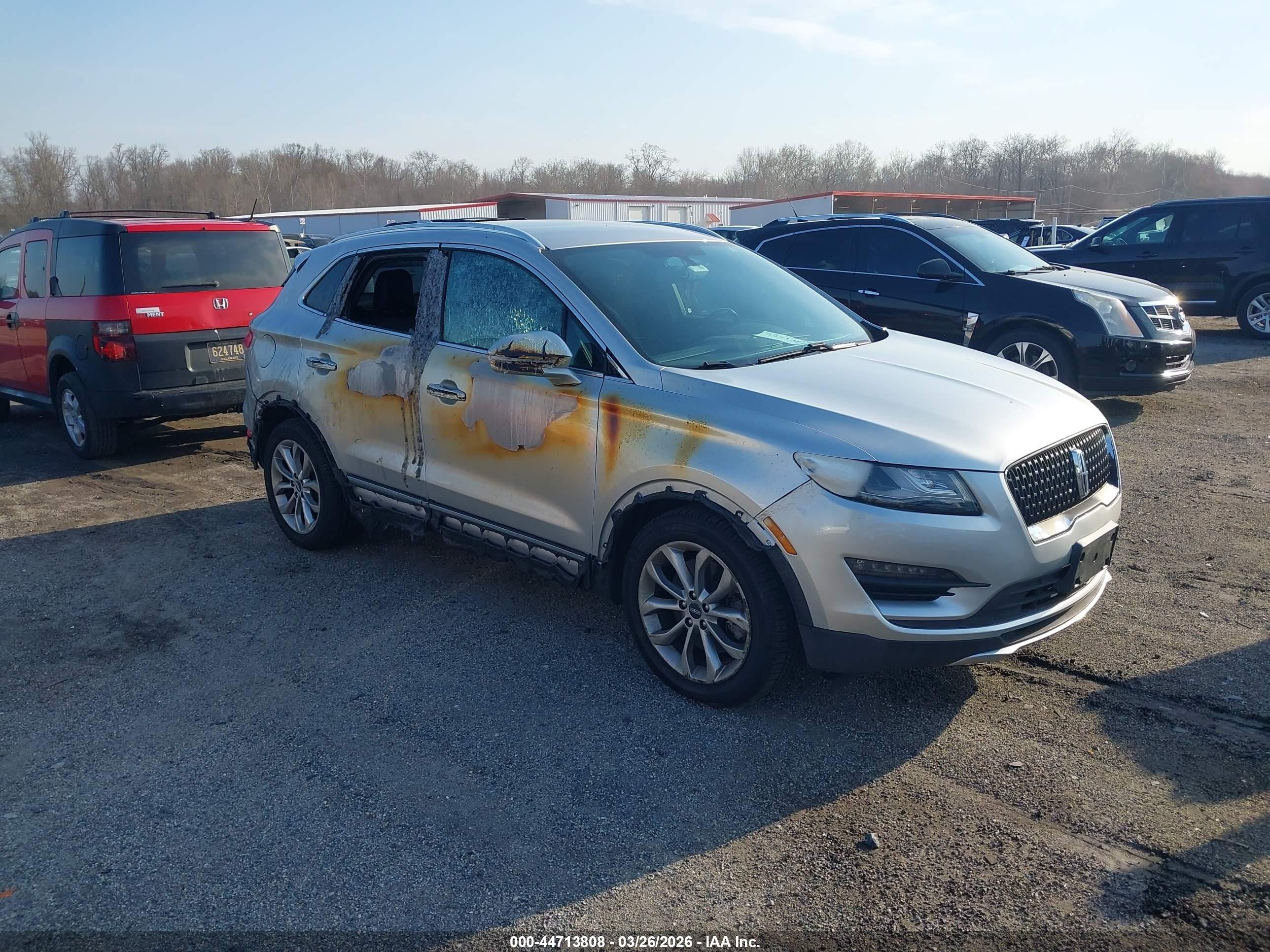 2019 Lincoln MKC Select, VIN 5LMCJ2D92KUL44299 — Burn