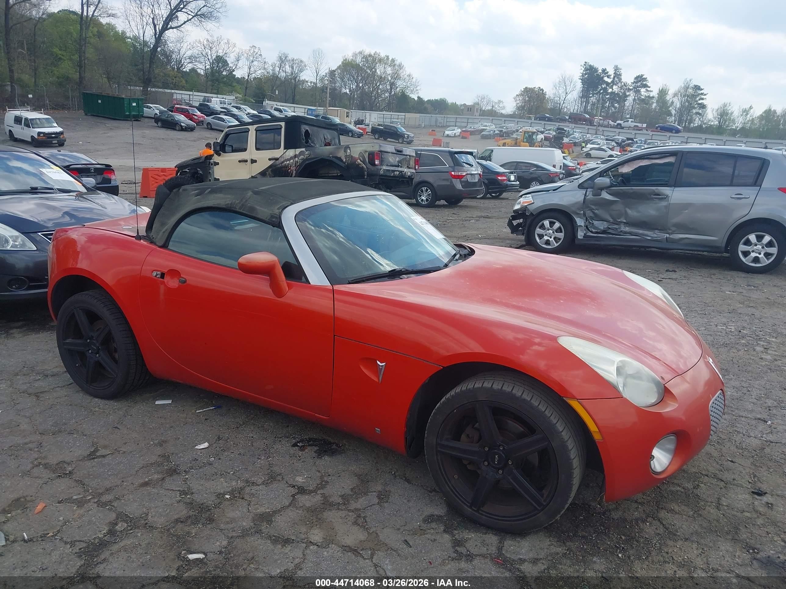 2008 Pontiac Solstice, VIN 1G2MB35B98Y111753 — Side