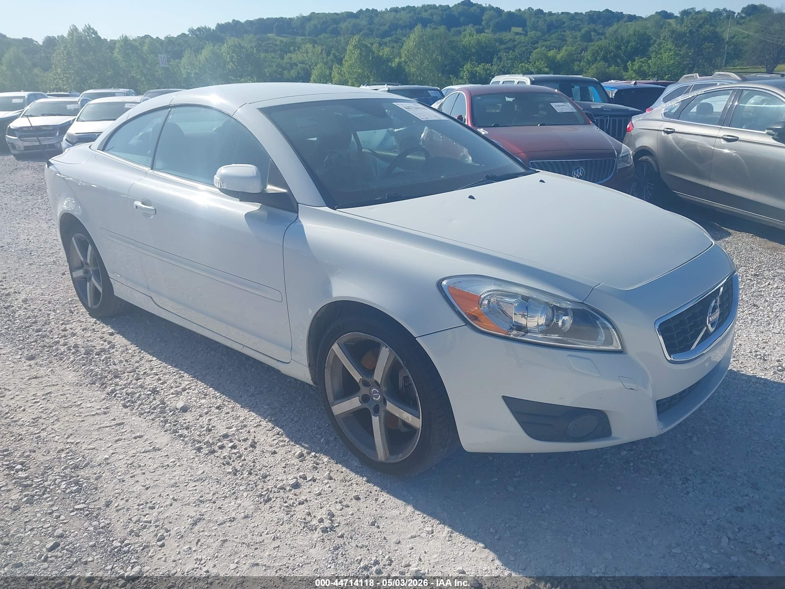 2012 Volvo C70 T5, VIN YV1672MC4CJ128093 — Front end