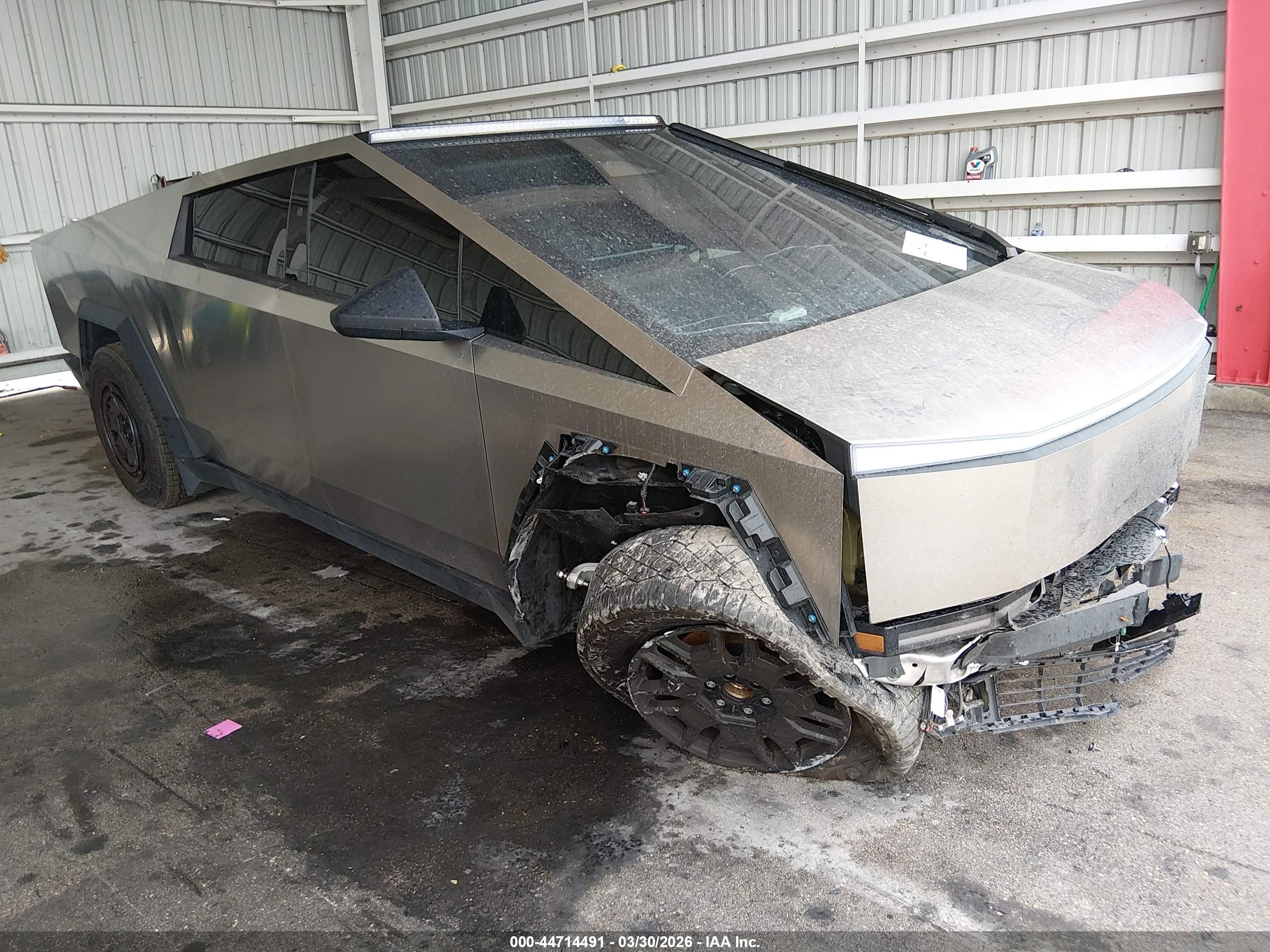 2024 Tesla Cybertruck Cyberbeast, VIN 7G2CEHEE4RA025395 — Front end