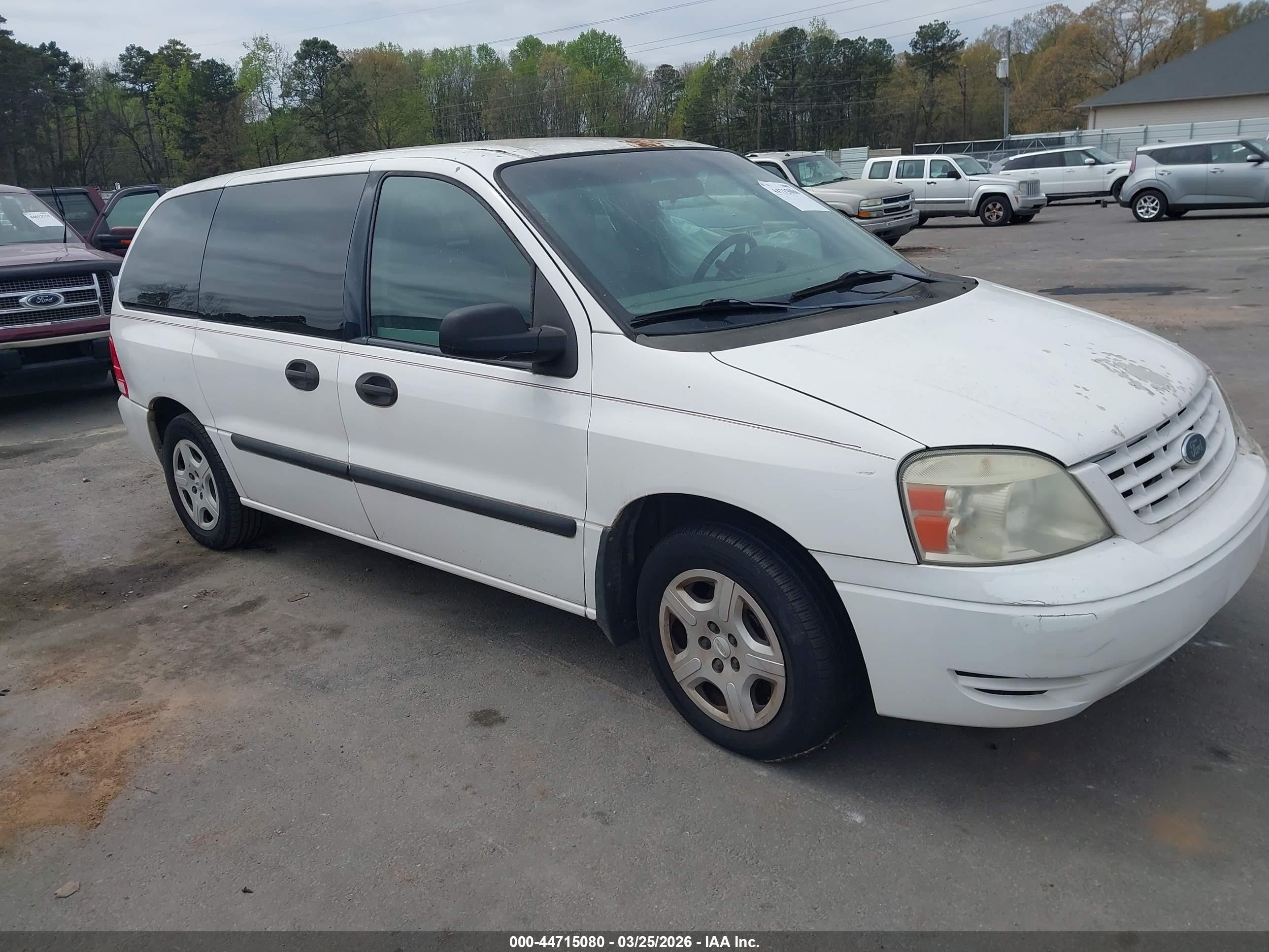 2005 Ford Freestar S, VIN 2FMZA50645BA65537 — Front end