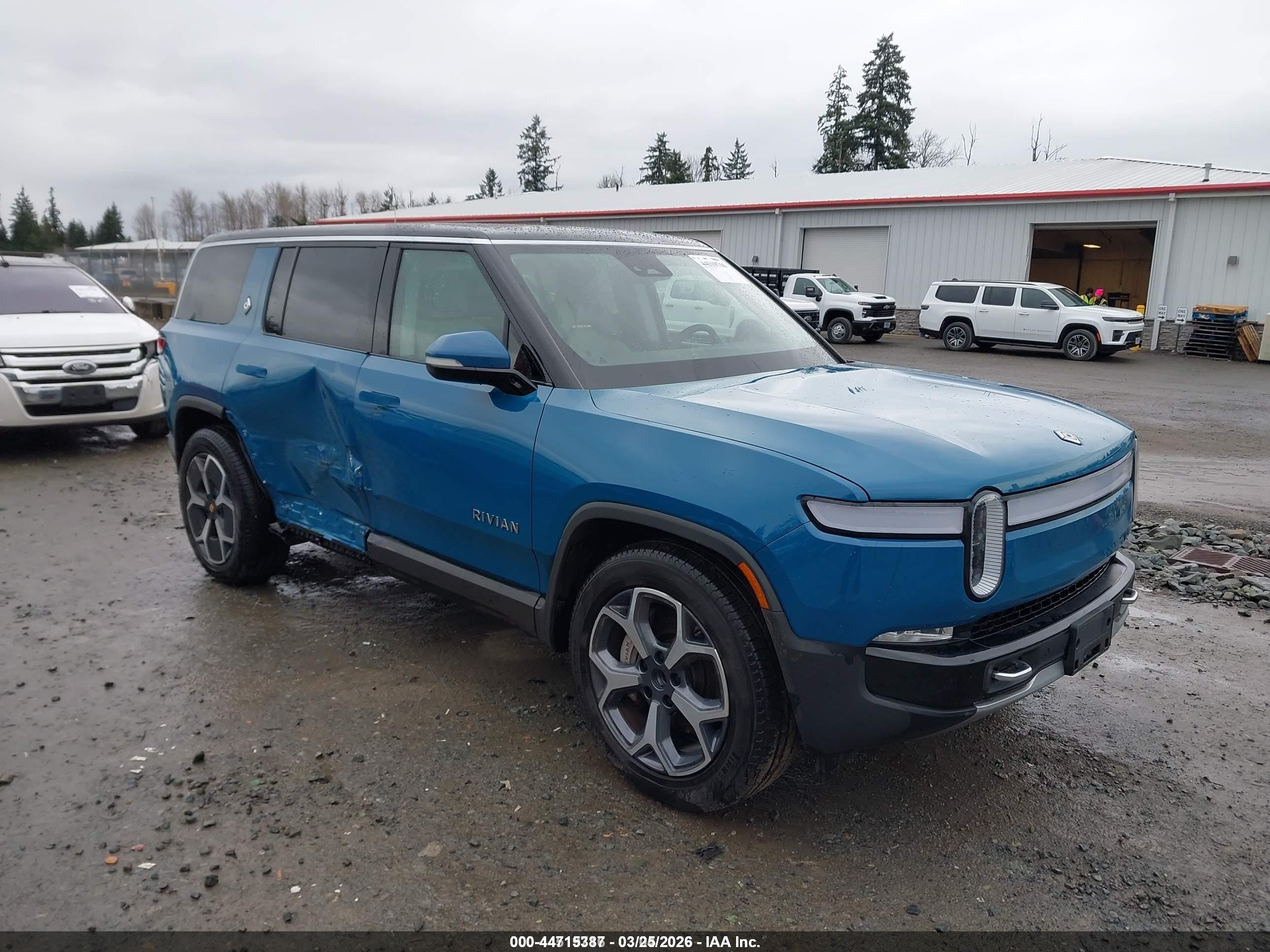 2023 Rivian R1S Adventure, VIN 7PDSGBBA6PN024296 — Side