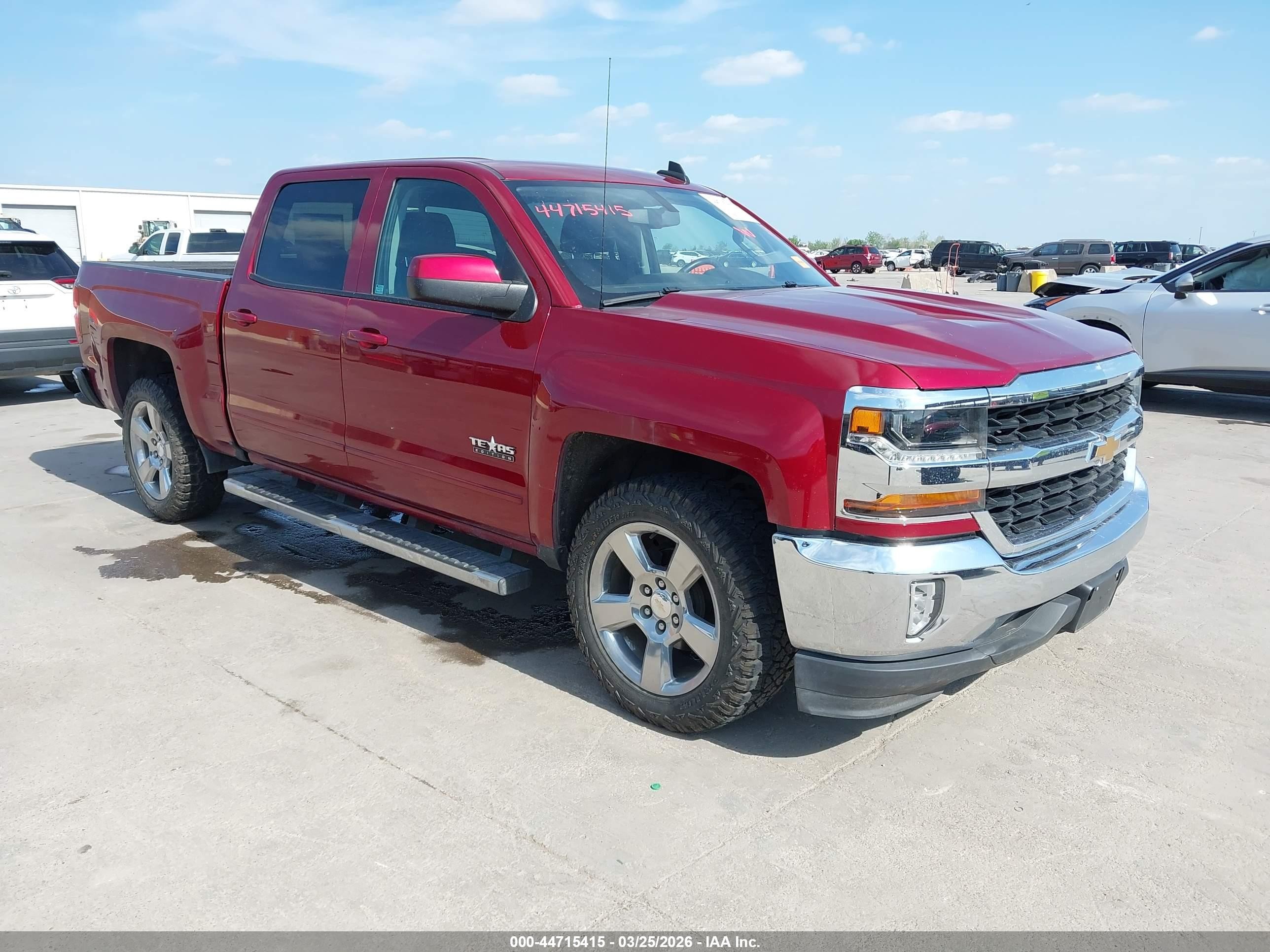 2018 Chevrolet Silverado 1500 LT, VIN 3GCPCREC3JG170685 — Side
