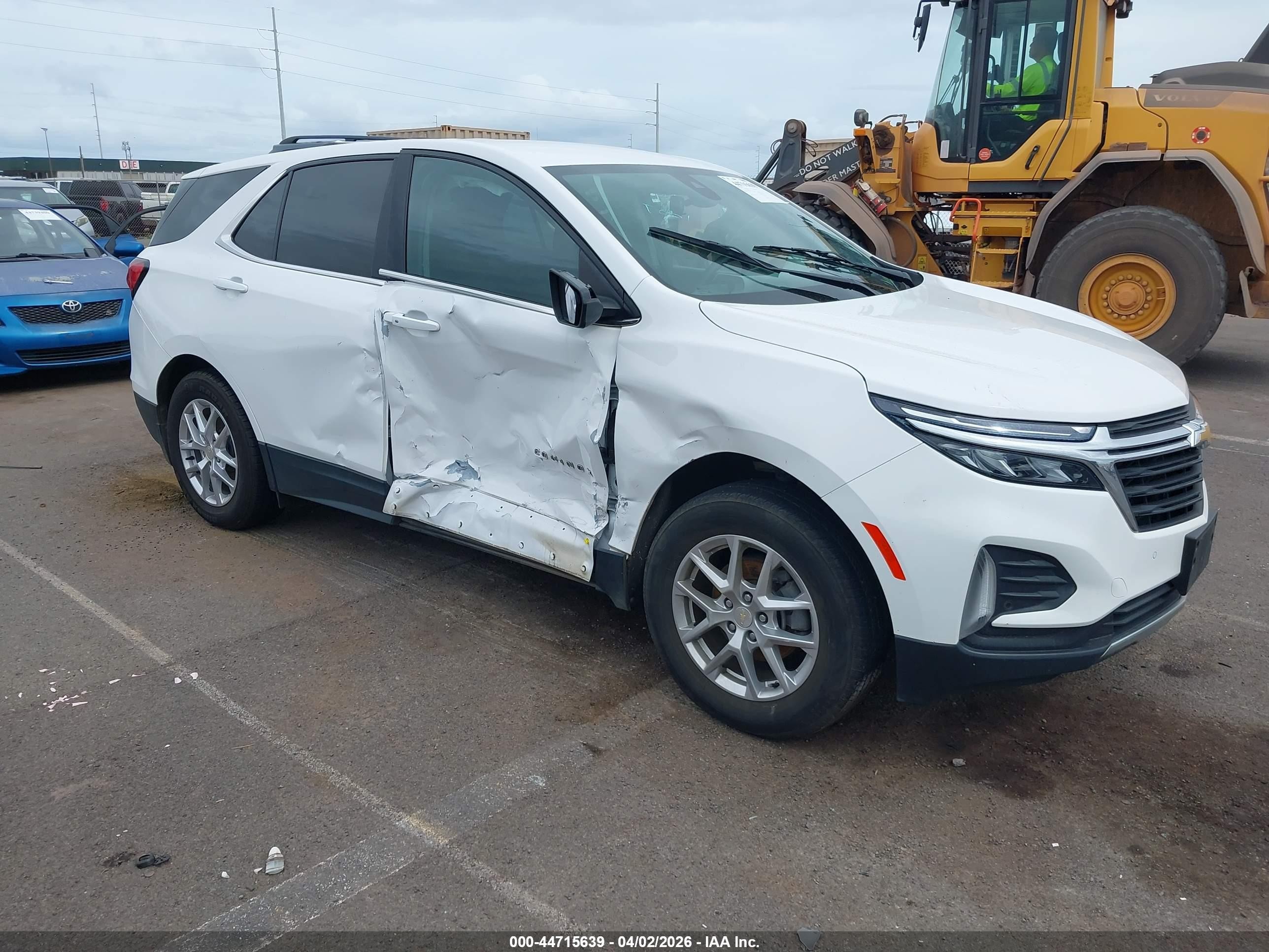 2023 Chevrolet Equinox LT, VIN 3GNAXTEGXPL123655 — Бок
