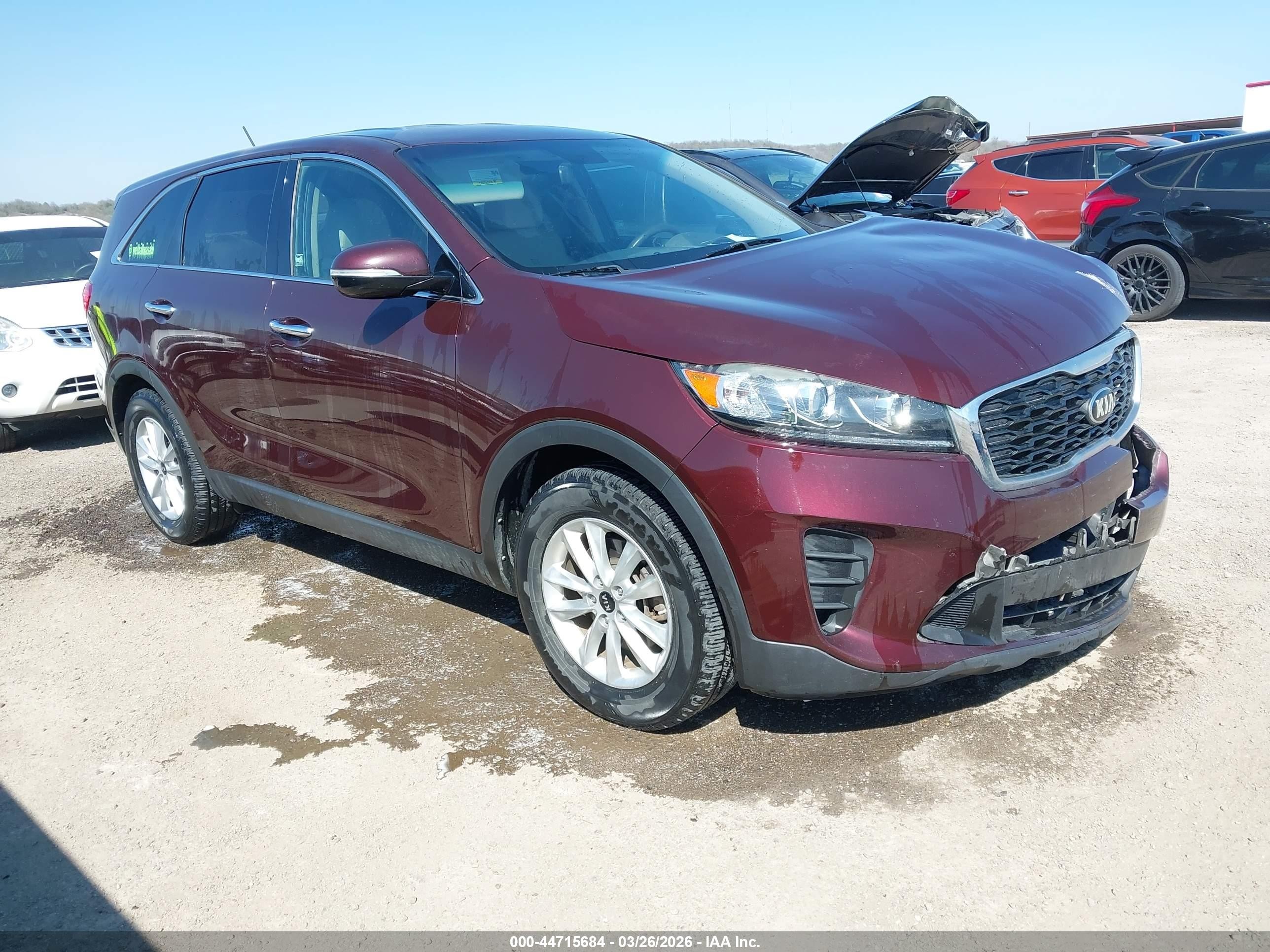 2019 Kia Sorento LX, VIN 5XYPG4A58KG559353 — Front end