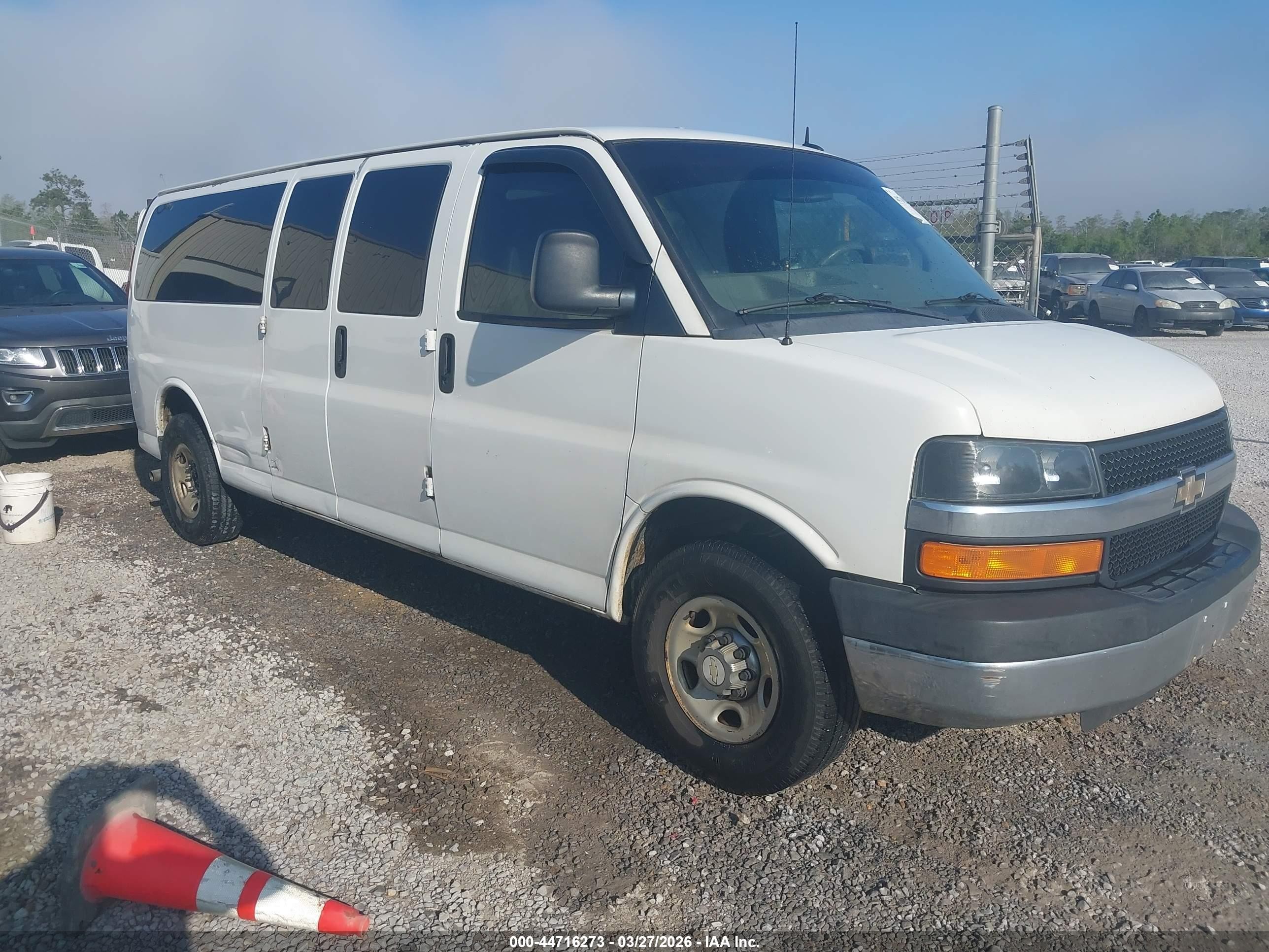 2014 Chevrolet Express Passenger LT, VIN 1GAZG1FG2E1164406 — Rear end