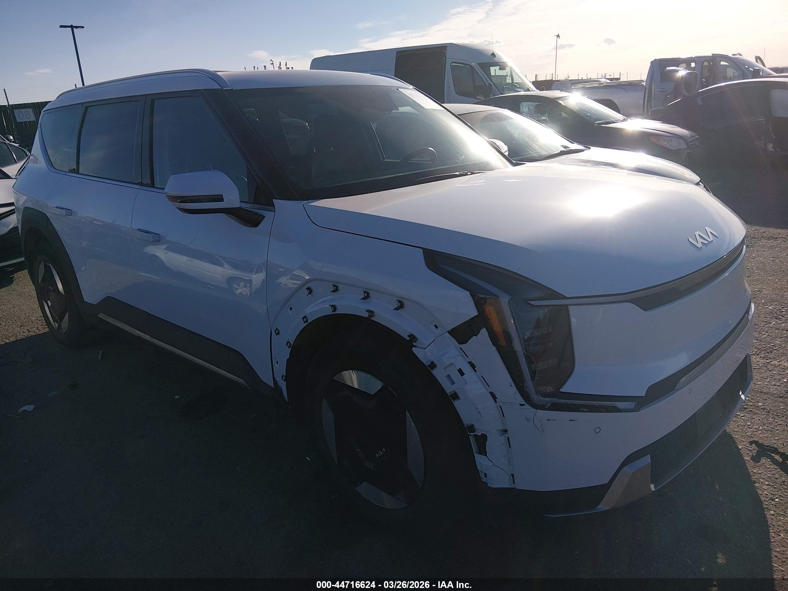 2025 Kia EV9 Wind, VIN 5XYAFFS51SG001718 — Front end