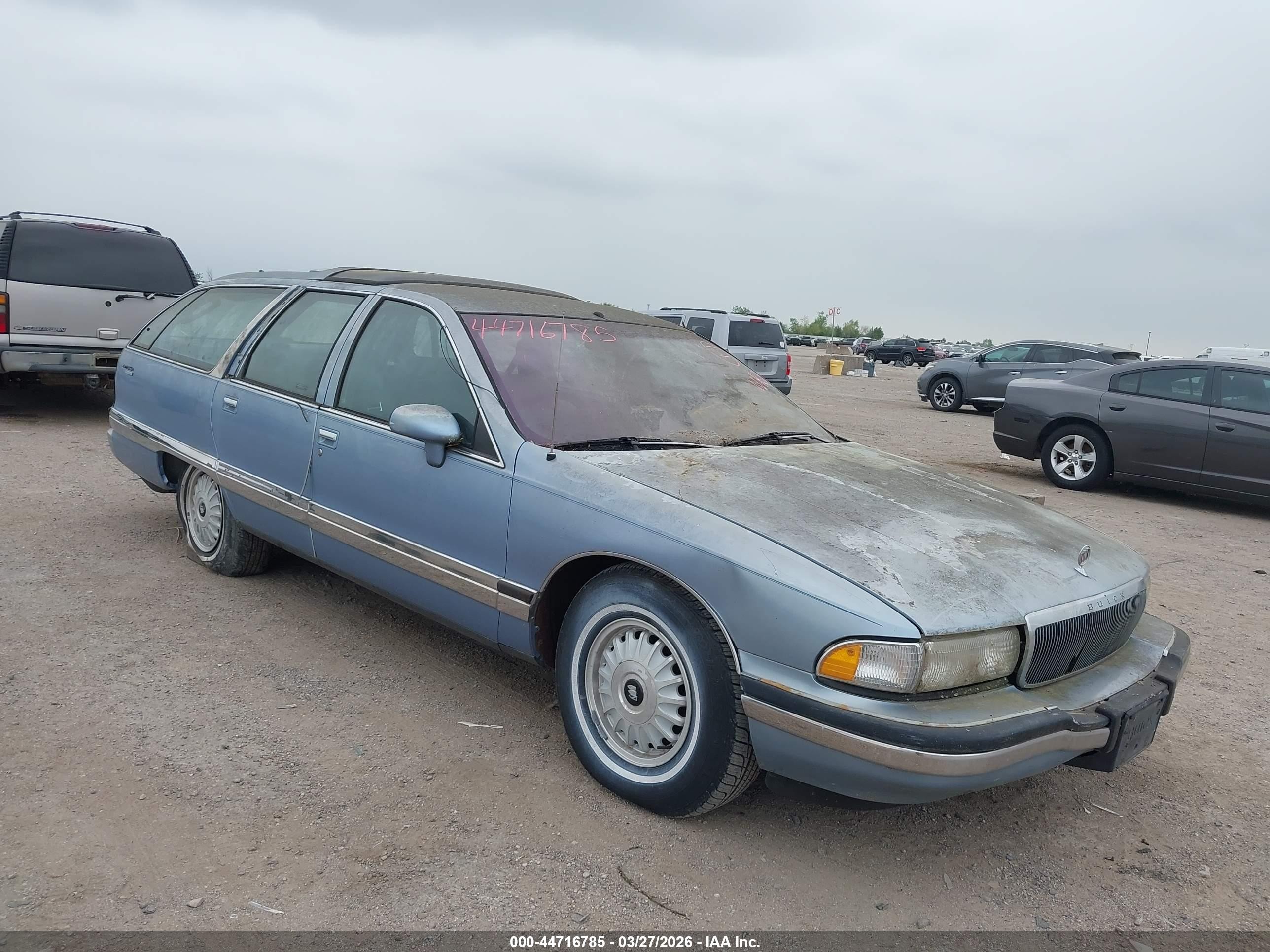 1993 Buick Roadmaster, VIN 1G4BR8375PW402783 — Front end