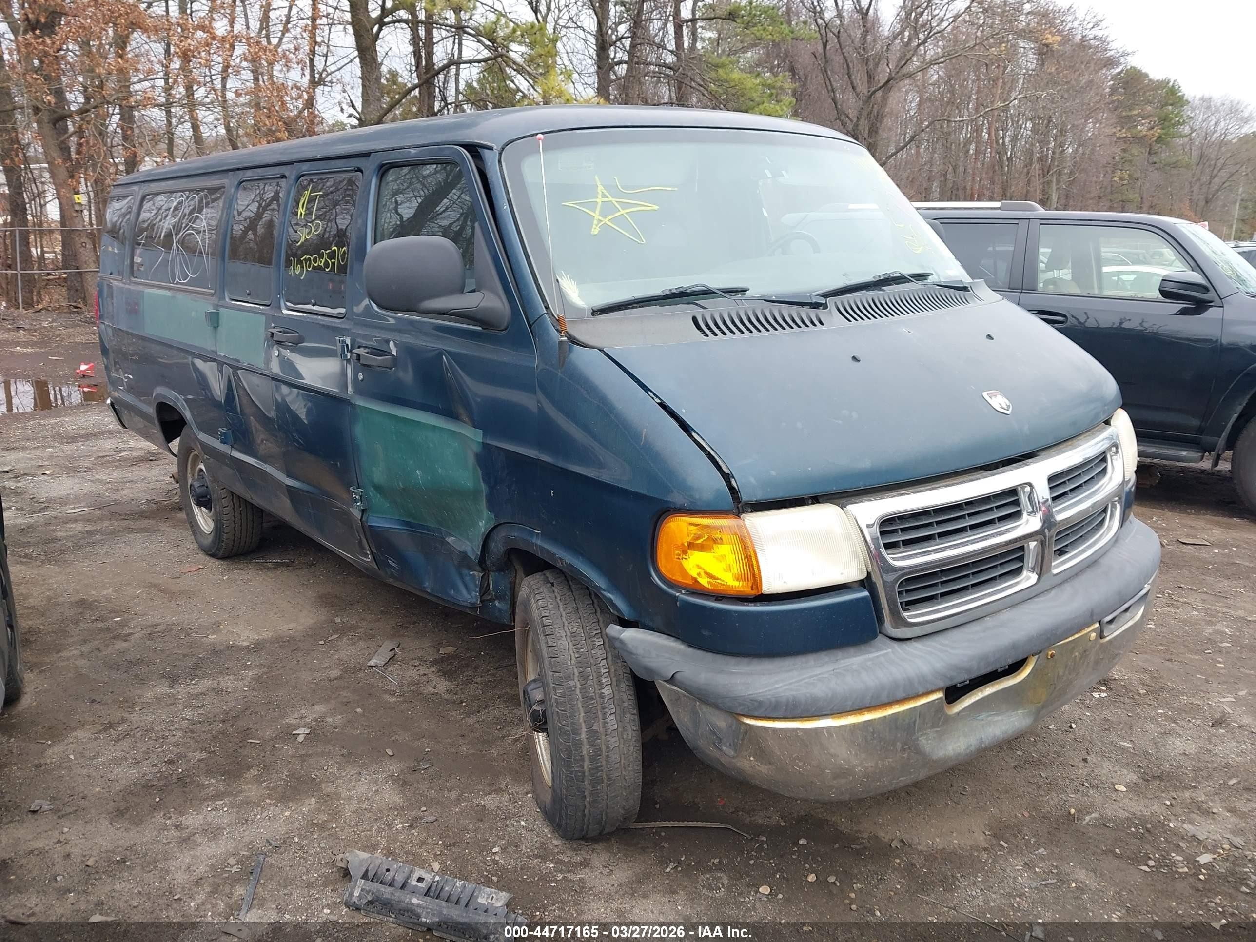 2001 Dodge Passenger, VIN 2B5WB35Y81K551564 — Перед