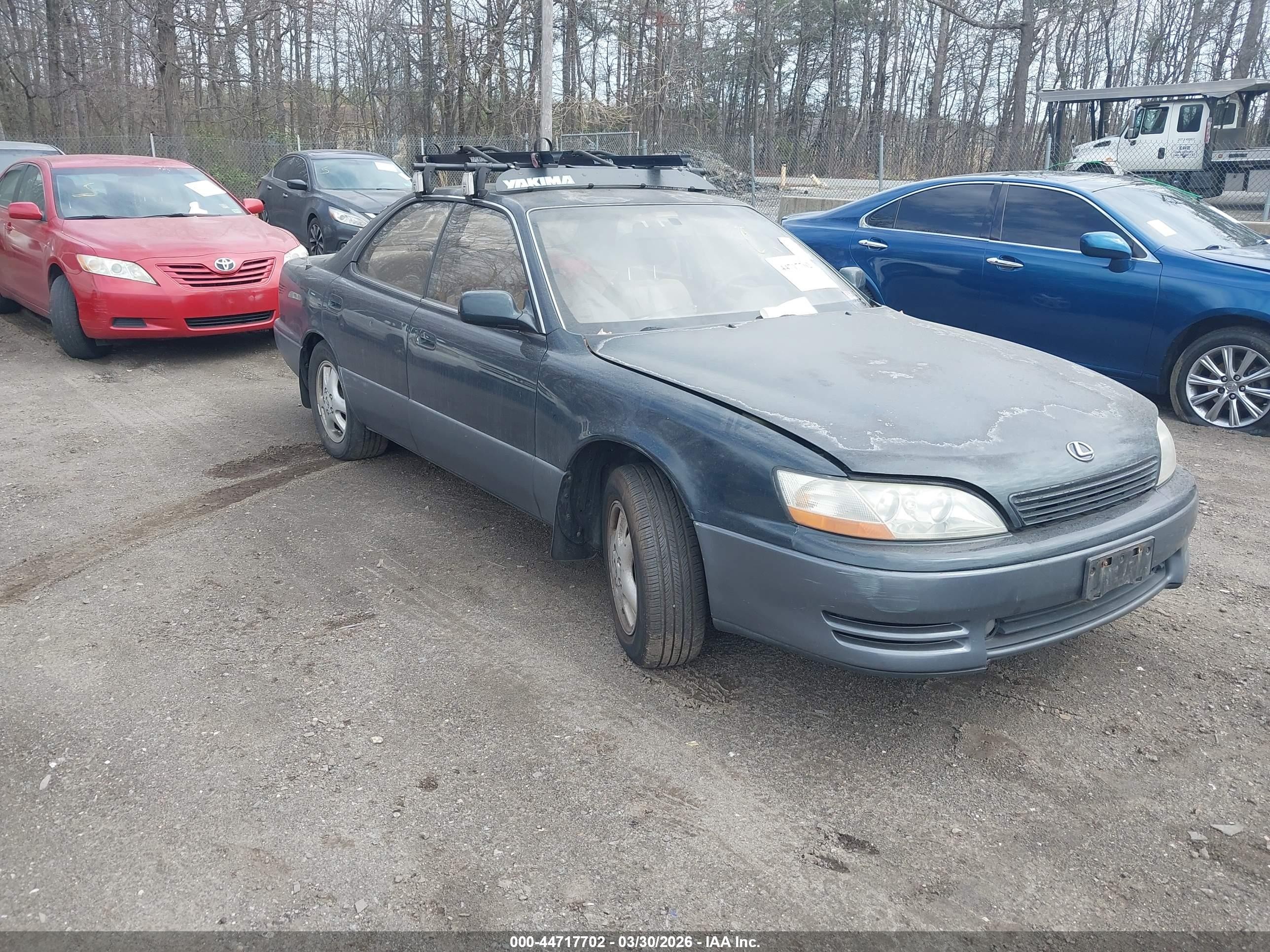 1994 Lexus ES 300, VIN JT8GK13T6R0070764 — Side