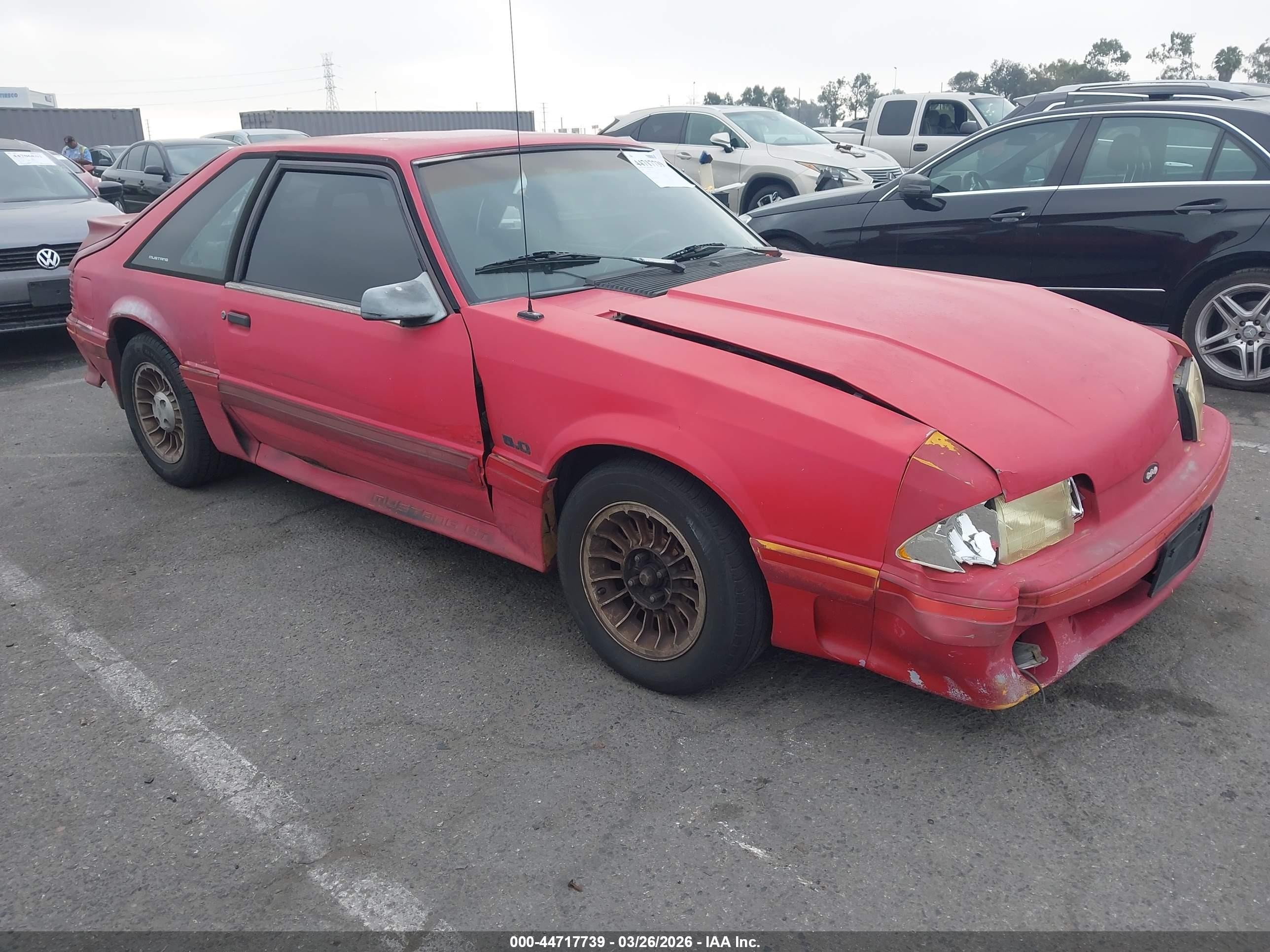 1989 Ford Mustang GT, VIN 1FABP42E5KF135761 — Перед