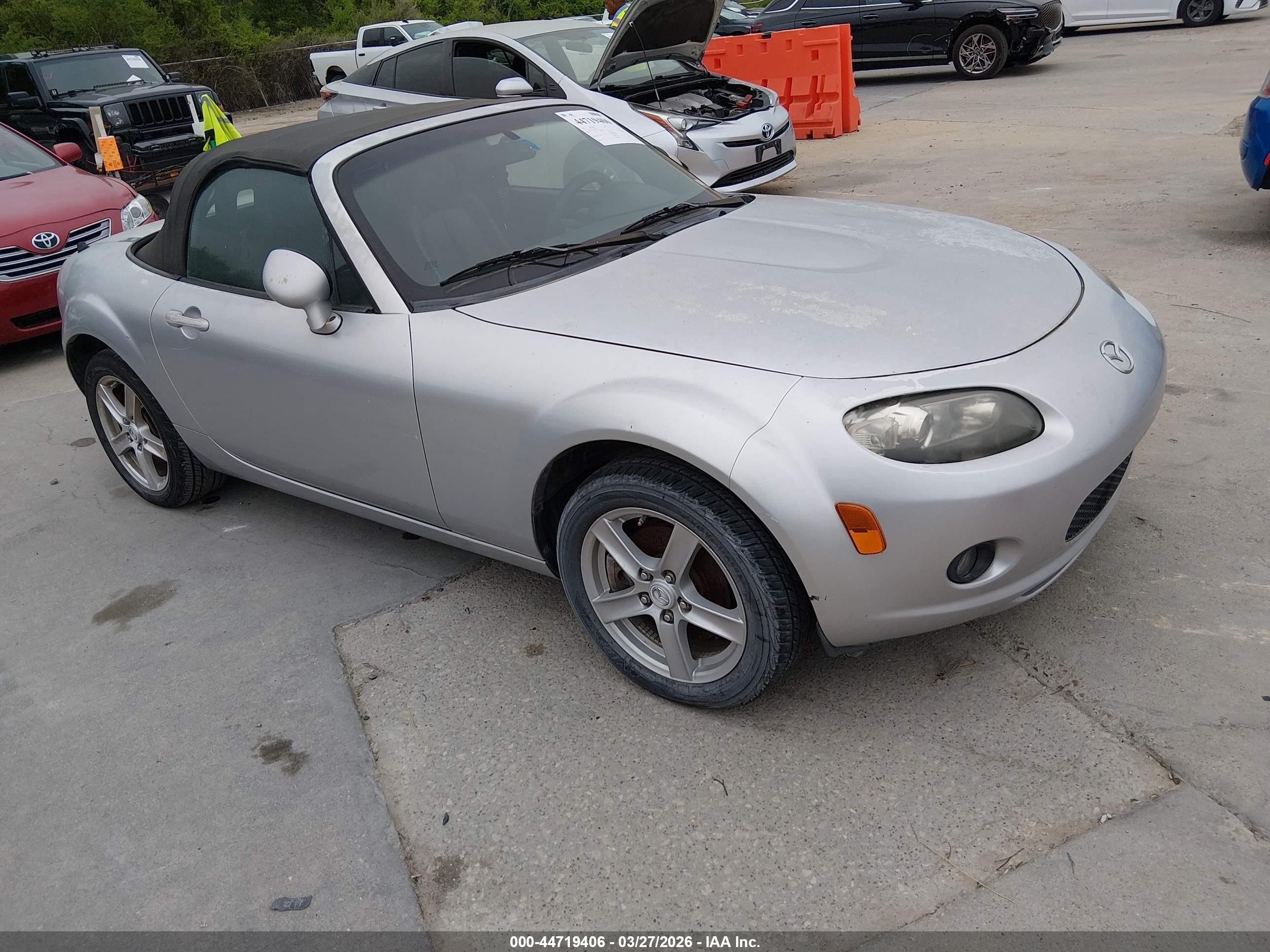 2006 Mazda MX-5 Miata Touring, VIN JM1NC25F360112726 — Normal wear