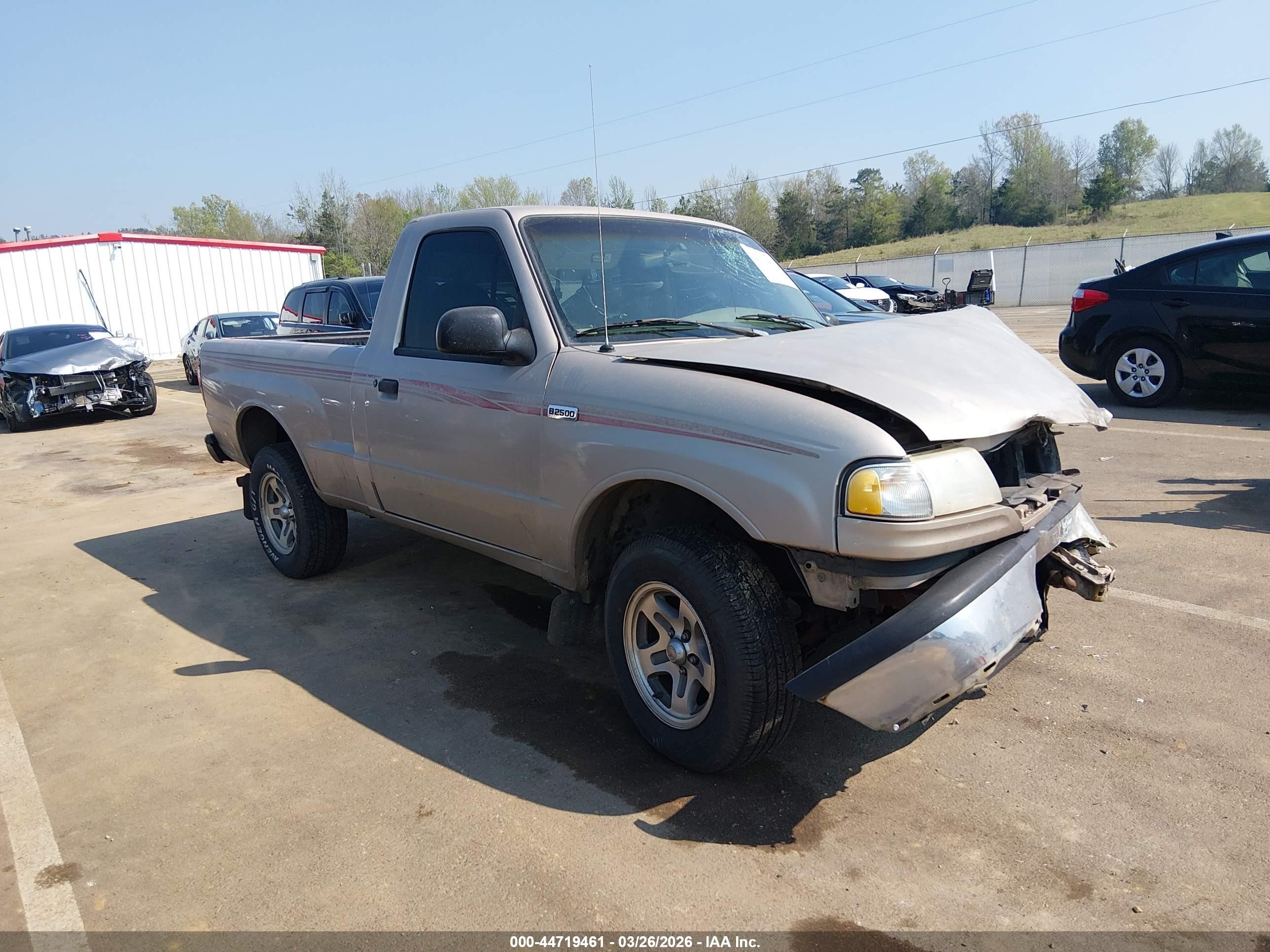 1998 Mazda B-Series SX, VIN 4F4YR12C5WTM01466 — Перед