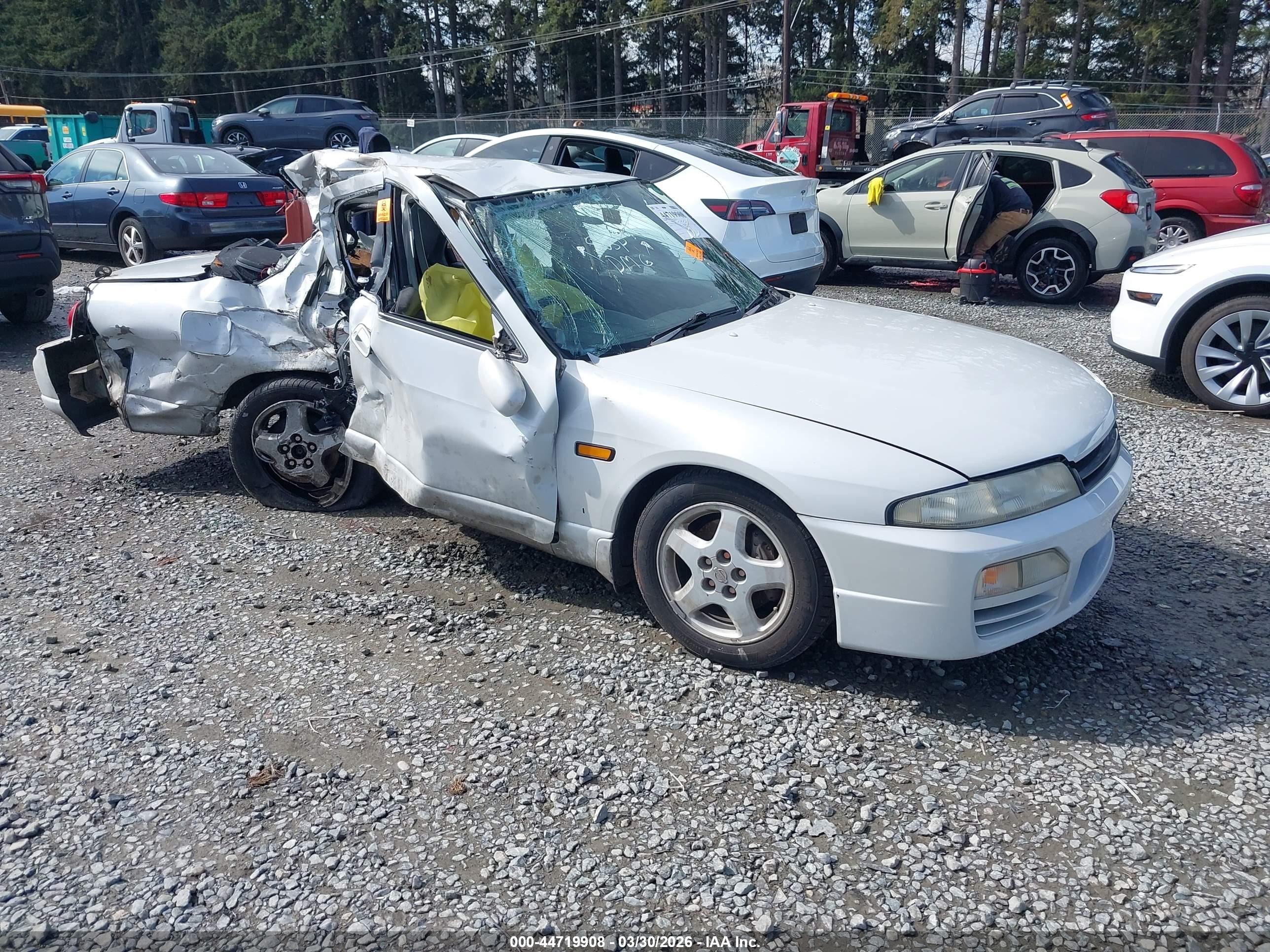 1996 Nissan Skyline, VIN ECR33108448 — Side