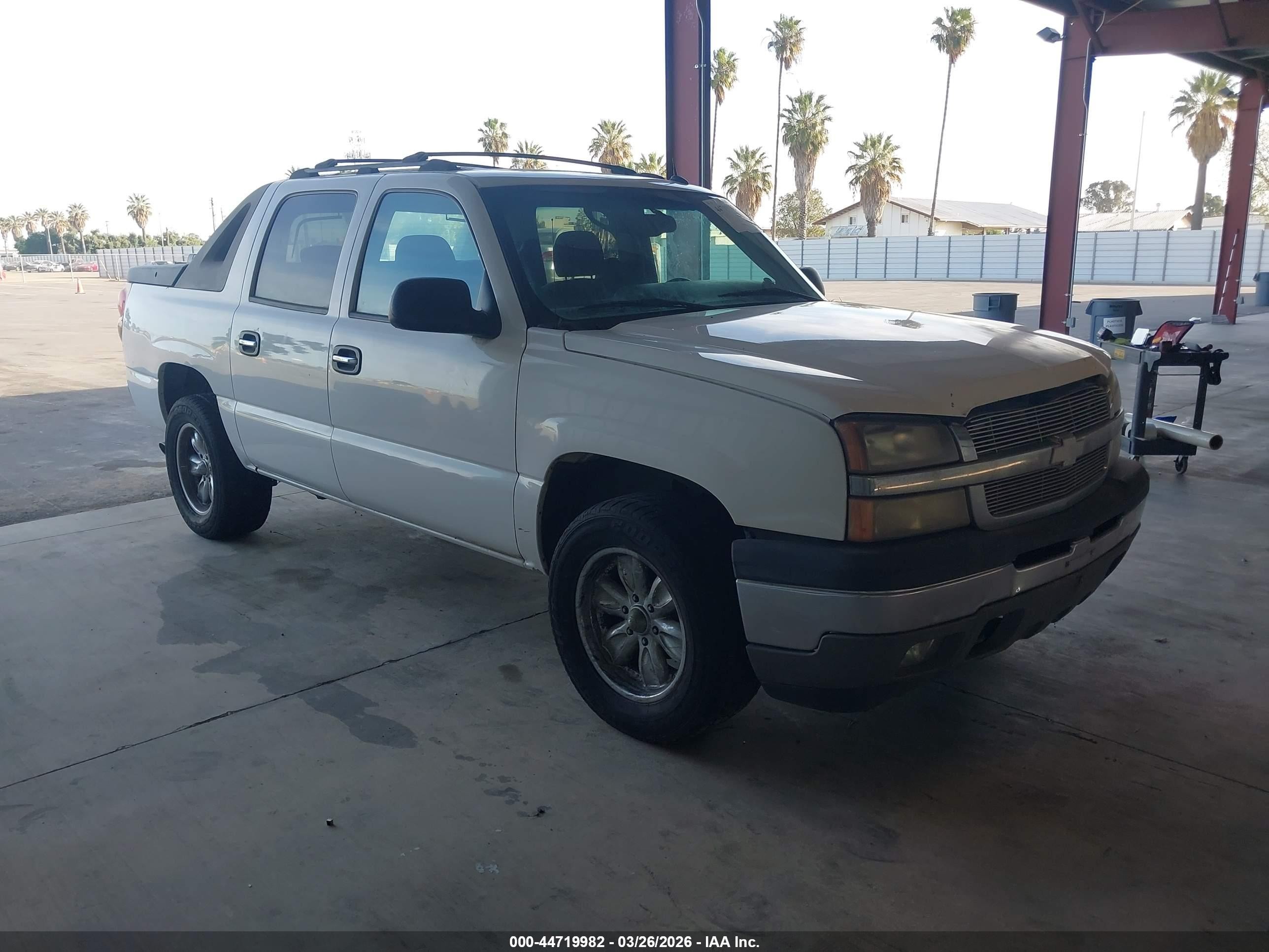 2005 Chevrolet Avalanche LT, VIN 3GNEC12Z25G211970 — Front end