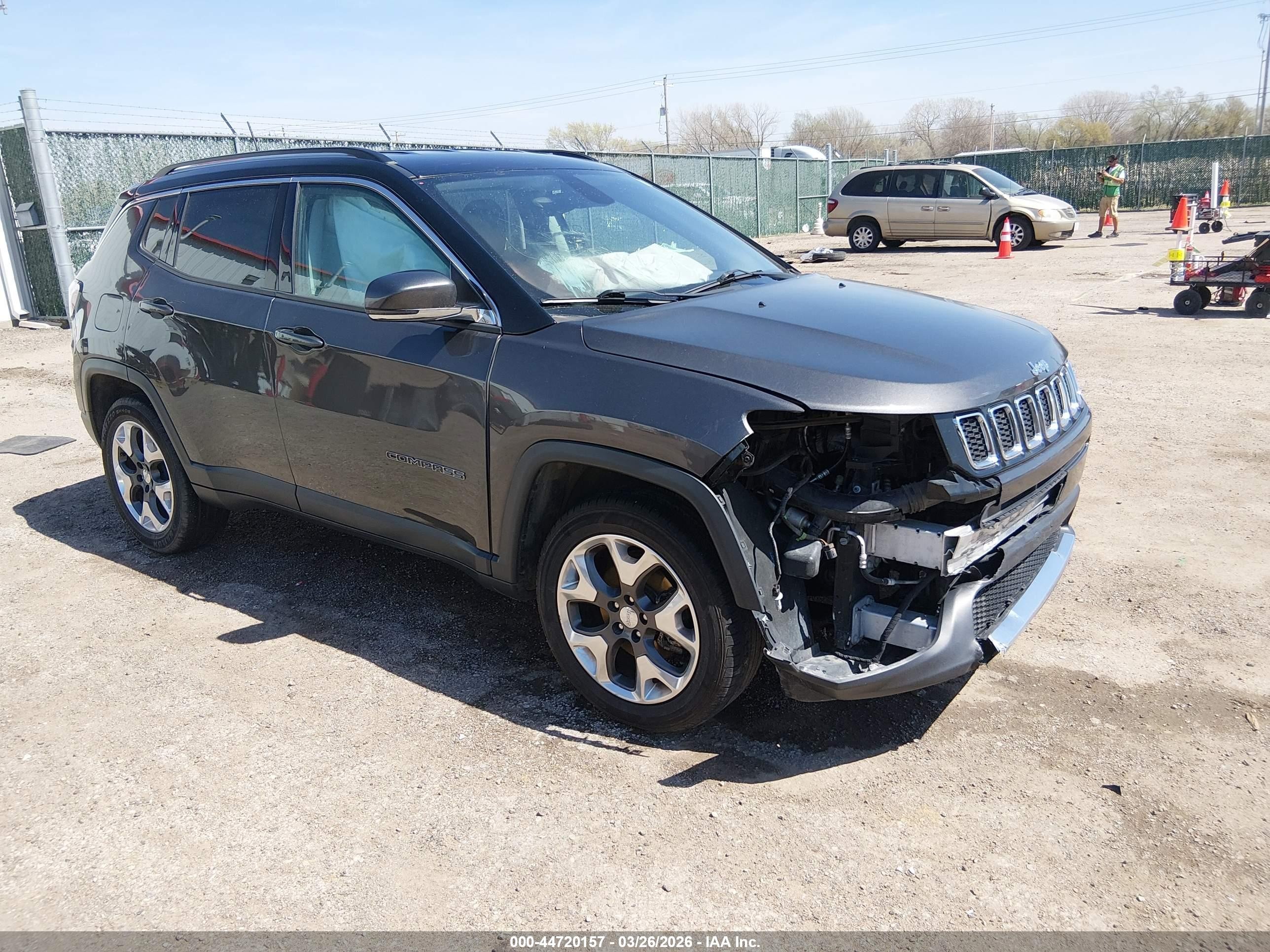 2018 Jeep Compass Limited, VIN 3C4NJDCB6JT255893 — Front end