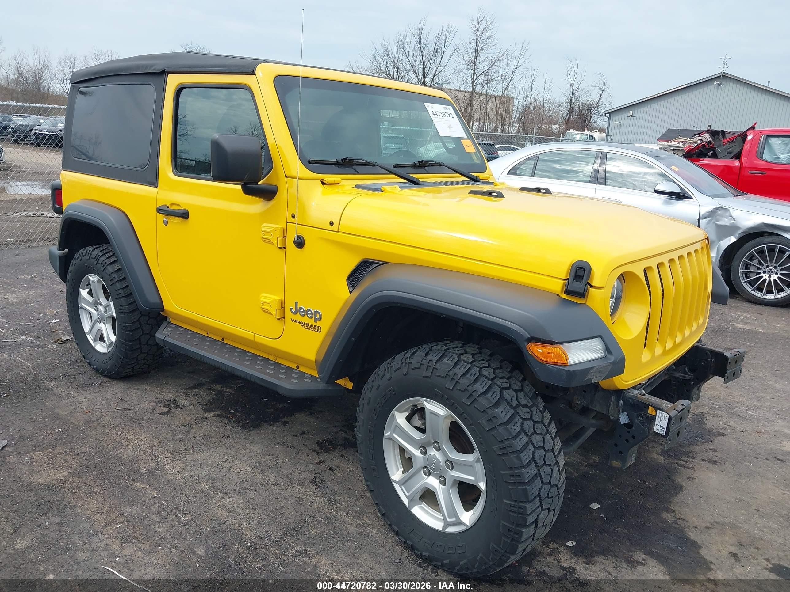 2019 Jeep Wrangler Sport, VIN 1C4GJXAG1KW630013 — Front end